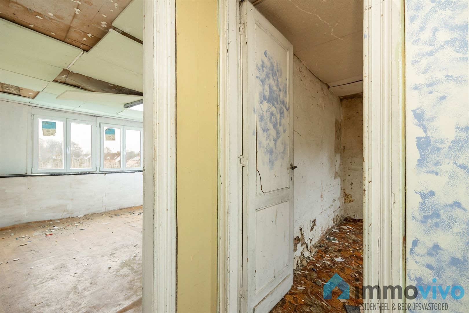 Ruime te renoveren gezinswoning met 4 slpk's en tuin foto 24