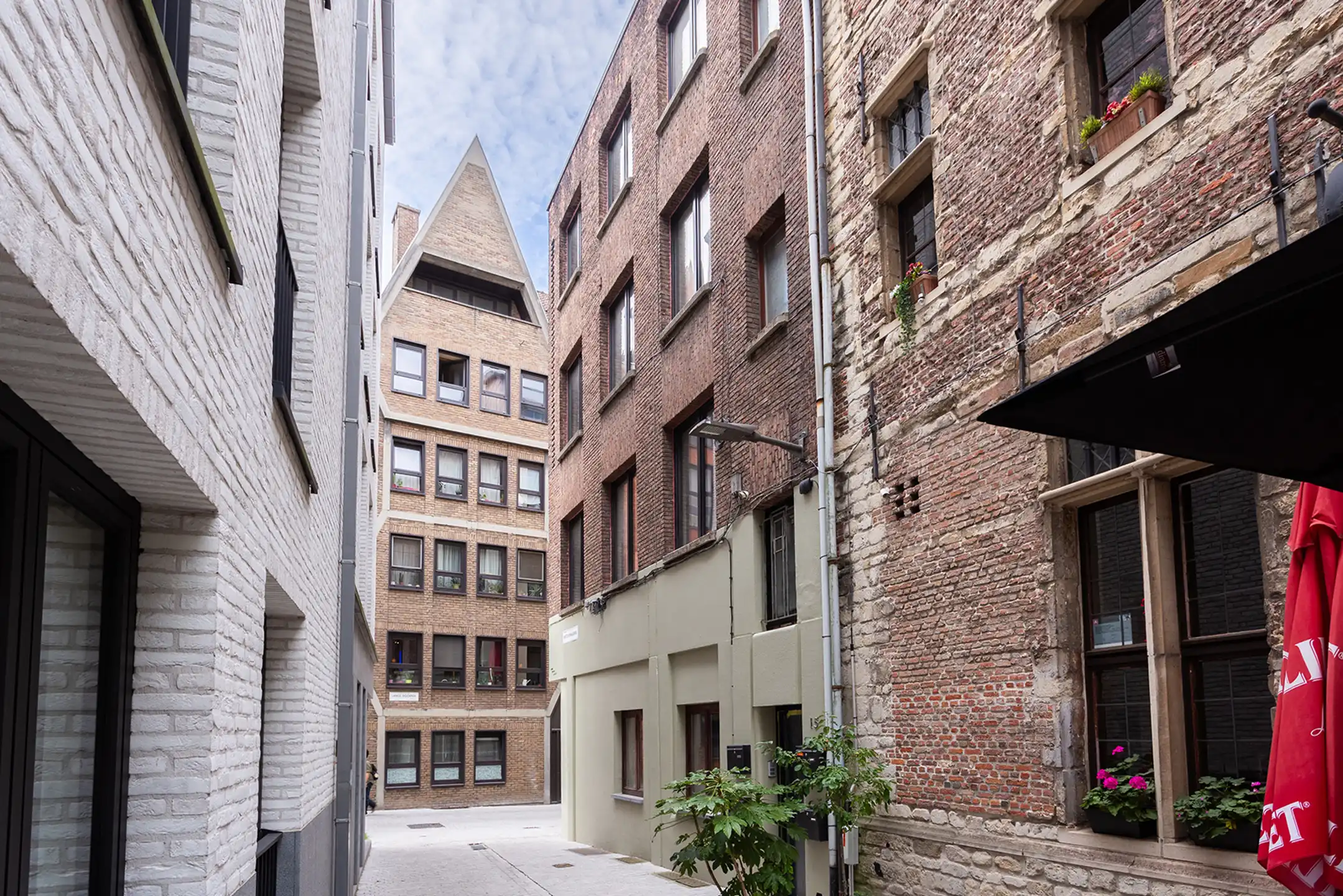 Gerenoveerde opbrengsteigendom met 4 vergunde studio's foto 28