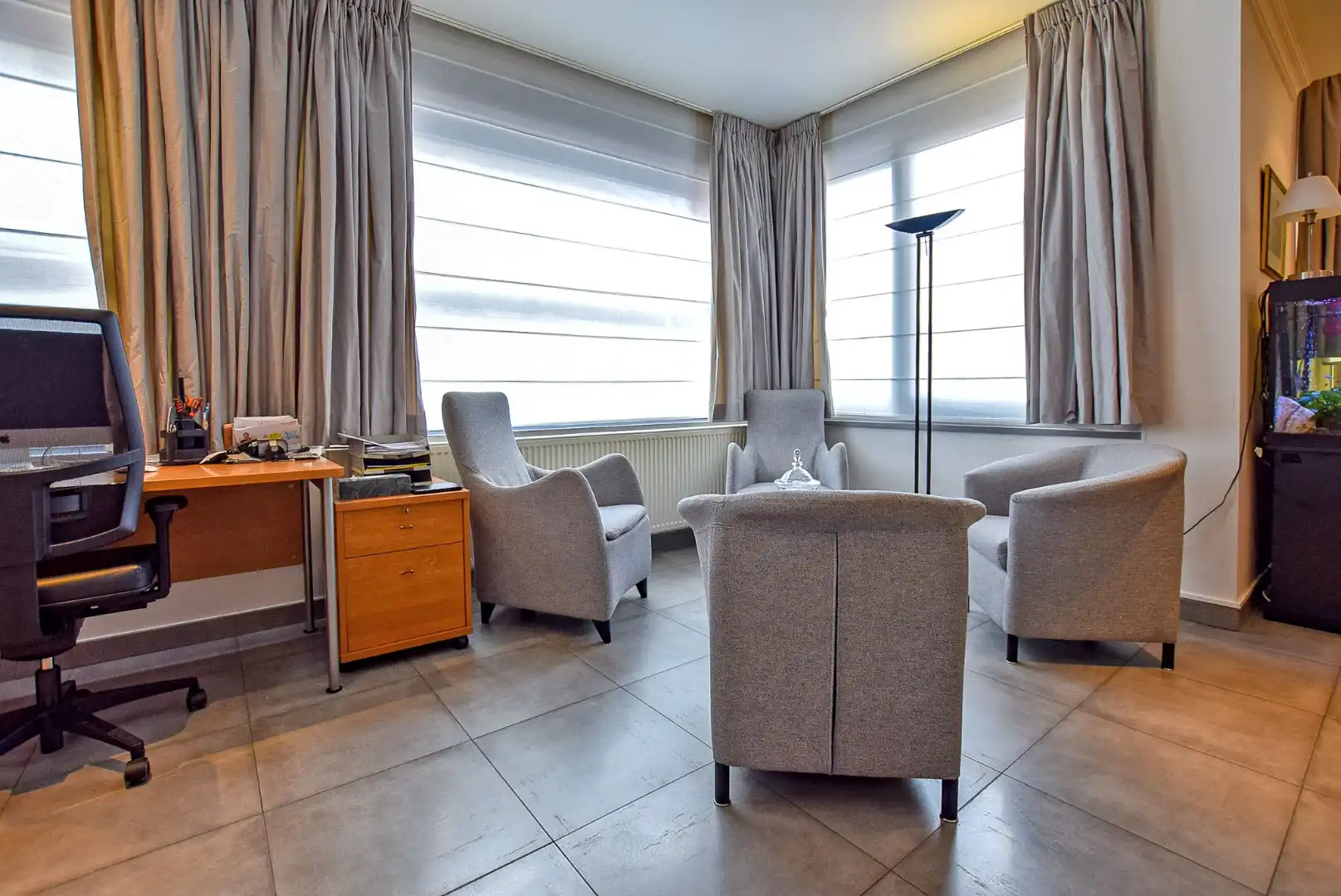 Prachtig onderhouden gelijkvloersappartement van maar liefst 175m² gelegen op 50m van het strand te Sint-Idesbald. foto 19