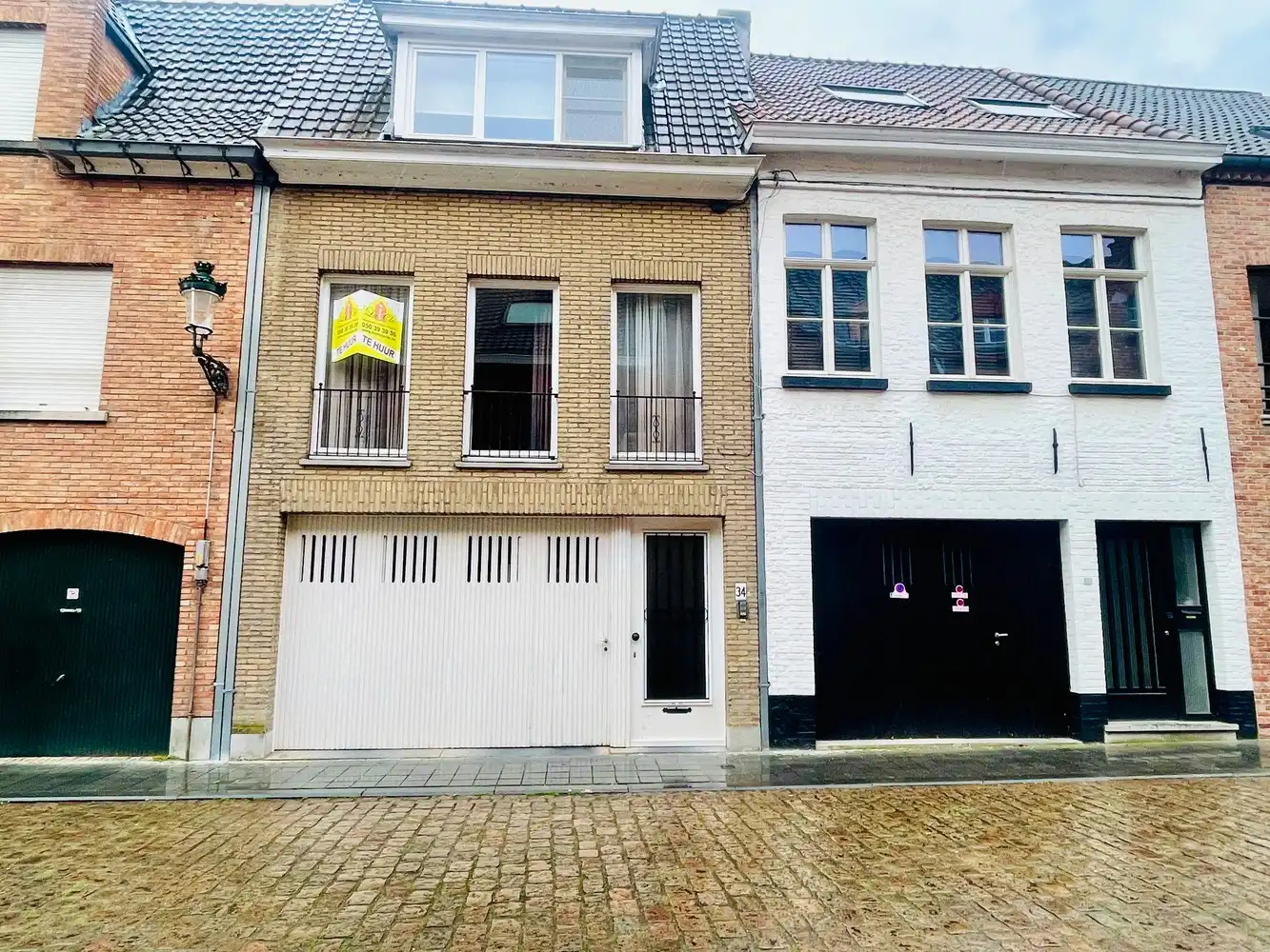 Brugge centrum, vlakbij Smedenpoort , Vestingen , t' Zand en station Ruime degelijk GEBOUWDE BEL-ETAGE  WONING met  GARAGE van circa 90 m³, 3 SLPKS en zonneterras. foto {{pictureIndex}}
