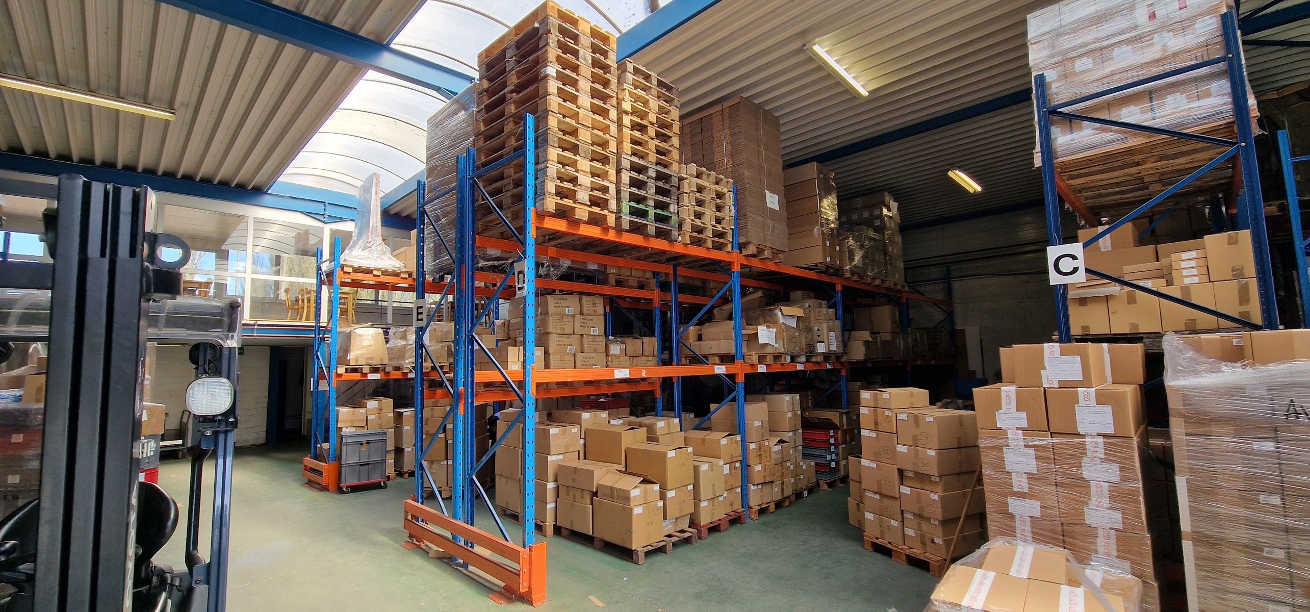 Grote magazijnruimte/atelier met kantoor te koop in Deurne  foto 130