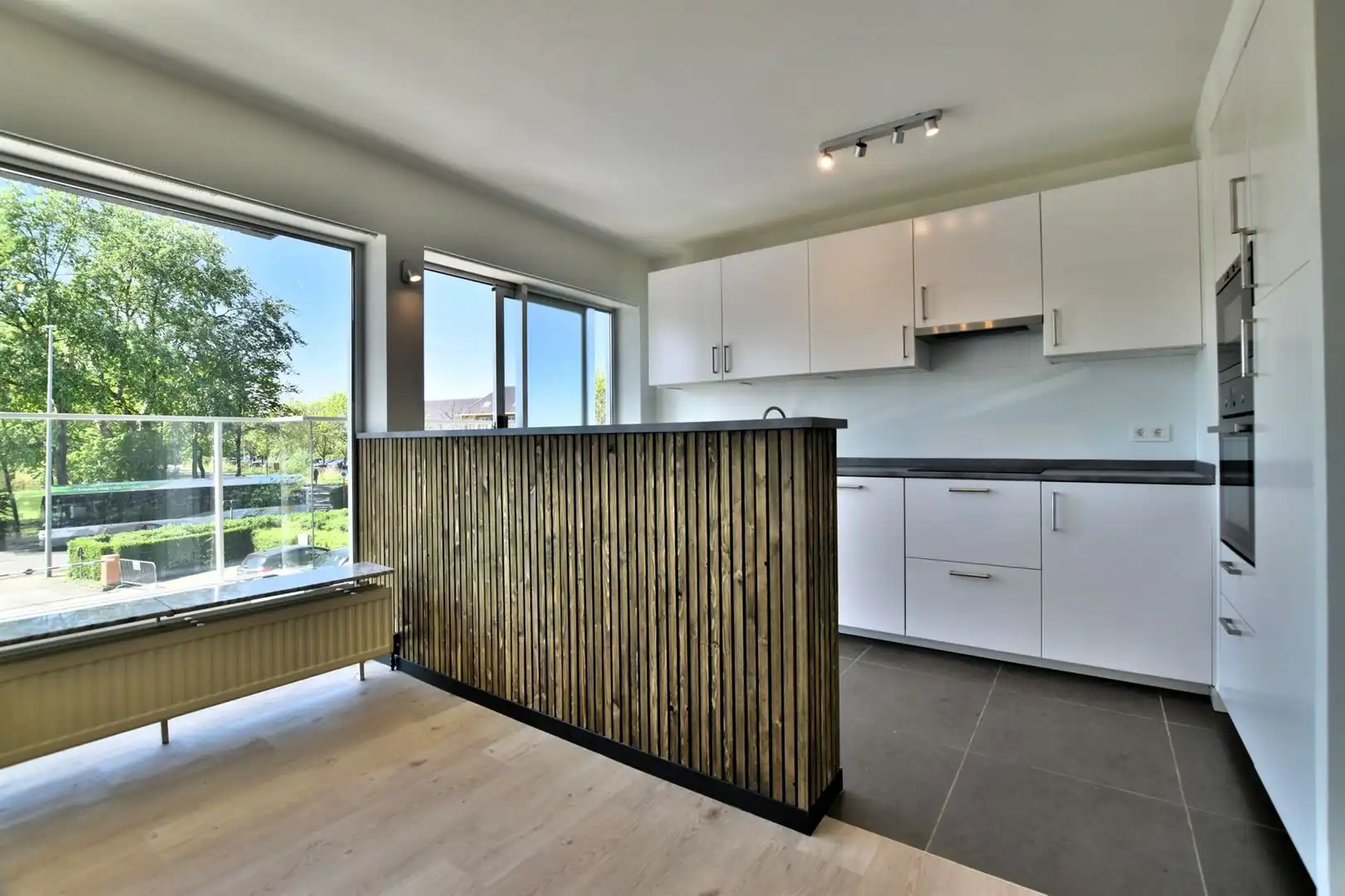 Stijlvol vernieuwd appartement met uniek zicht op de Brusselse Forten foto 5