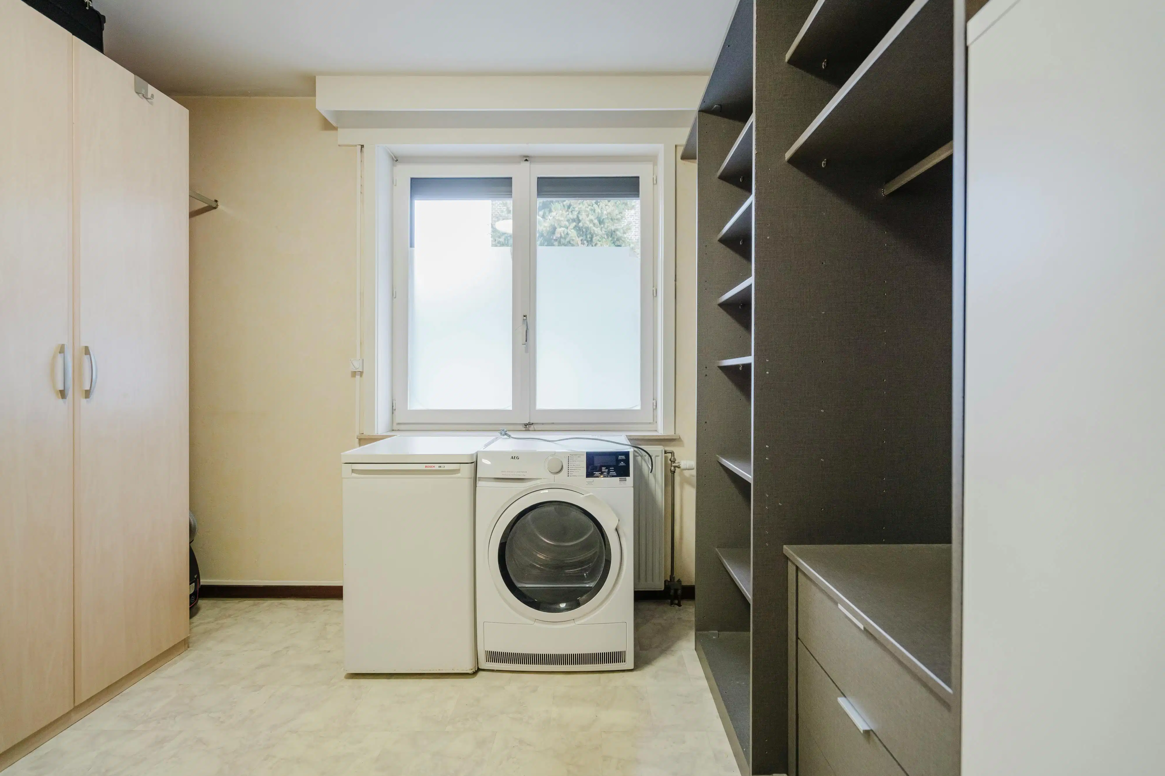 Gelijkvloers tweeslaapkamer appartement op Overleie foto 6