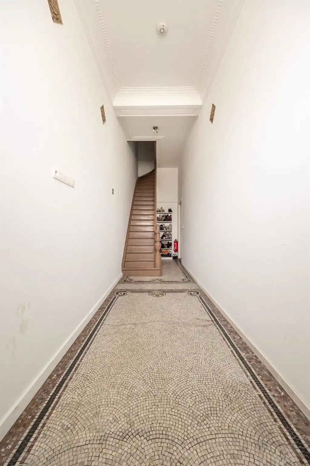 Instapklaar gelijkvloers appartement met stadskoer foto 13