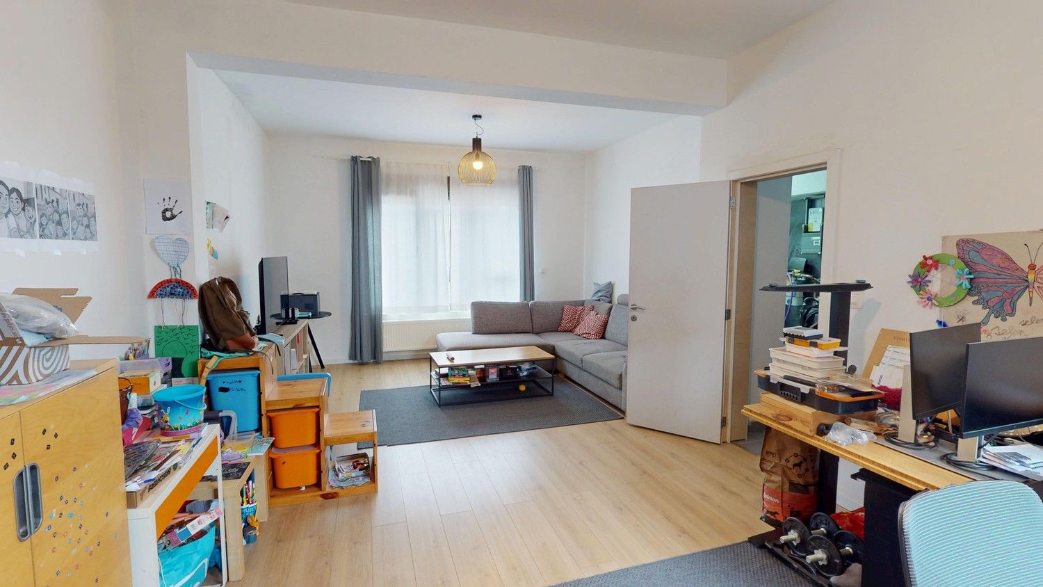 Gerenoveerde halfopen woning met 3 slaapkamers in het hart van Eke! foto 4