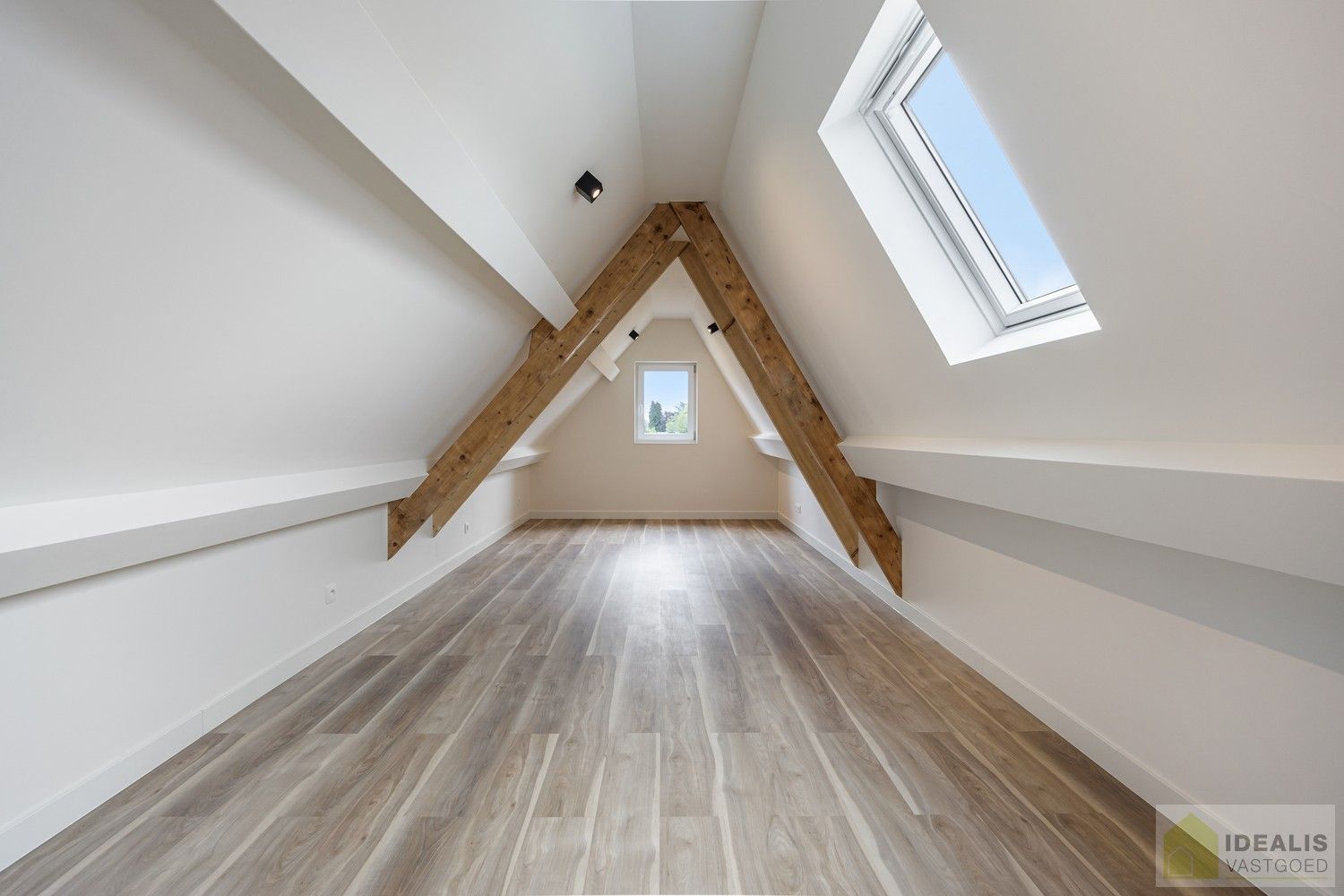 IDEALIS VASTGOED – Schitterend volledig vernieuwde woning met een heerlijke open leefruimte, luxe keuken, 3 ruime slaapkamers, een ruime luxueuze badkamer én een ruime wasplaats! Dit heerlijke huis bevindt zich op een volledig nieuw aangelegd perceel van 7a 88ca vlakbij het centrum van Hamont-Achel, op slechts enkele minuten van de Nederlandse grens - EEN MUST VISIT! - foto 39
