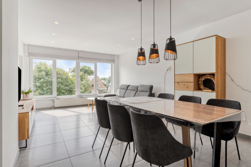 Volledig gerenoveerd 2-slaapkamer appartement op een rustige ligging foto {{pictureIndex}}