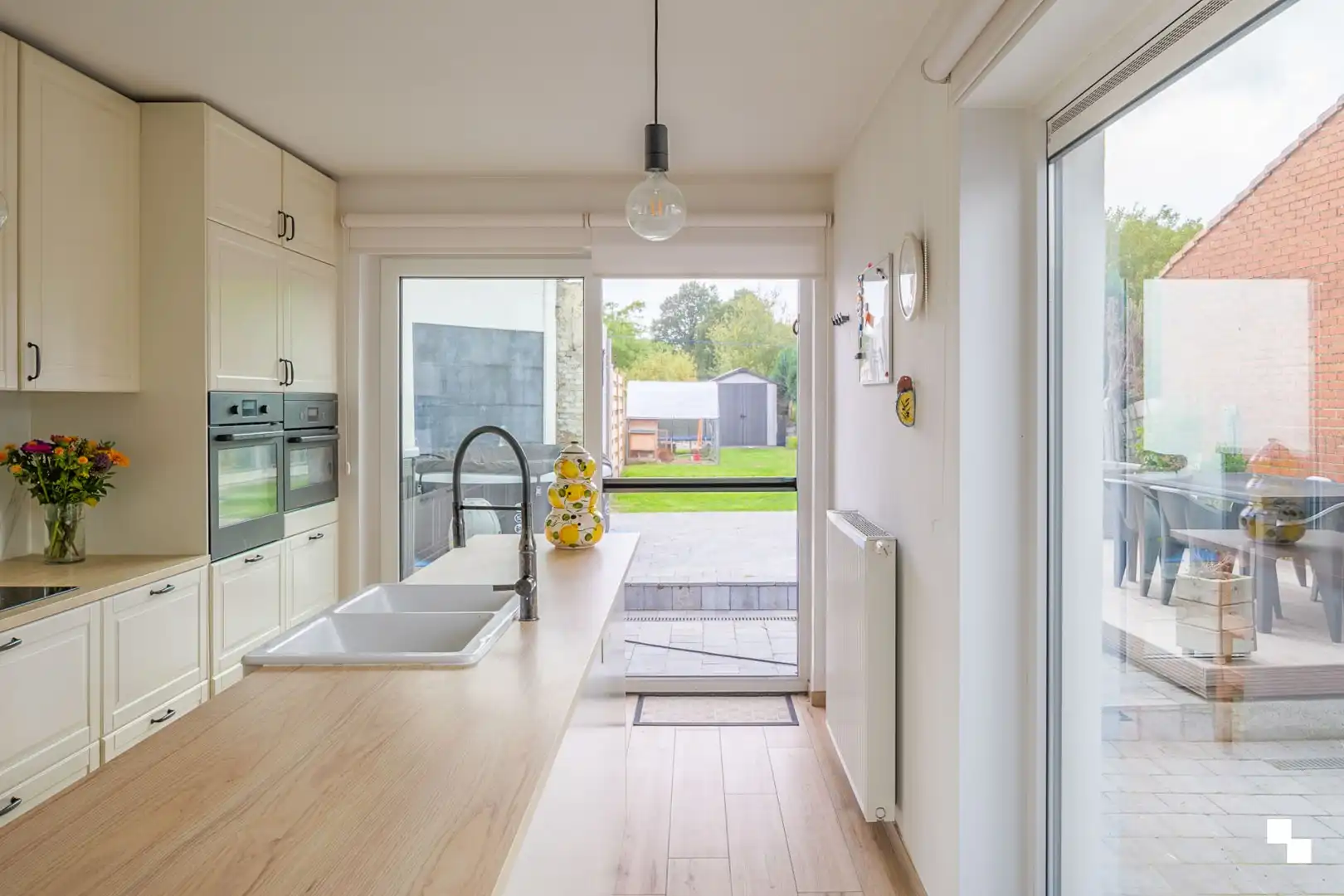 Lichtrijke woning met vier slaapkamers en zonnige tuin te Oosterzele foto 10