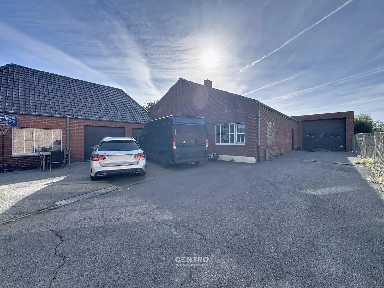 Instapklare woning met 4/5 slpks en RUIME polyvalente ruimte/magazijn (circa 700m²)! foto 18