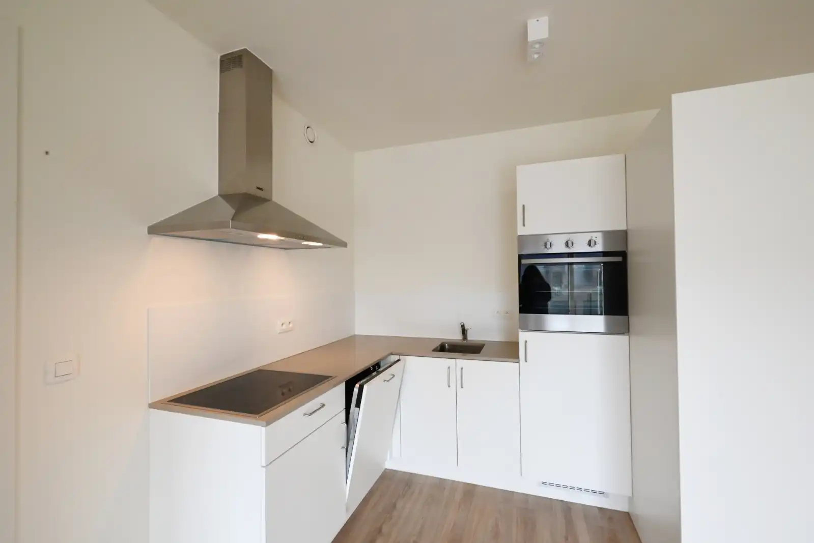 Éénkamerige assistentieflat in Izegem! foto 3