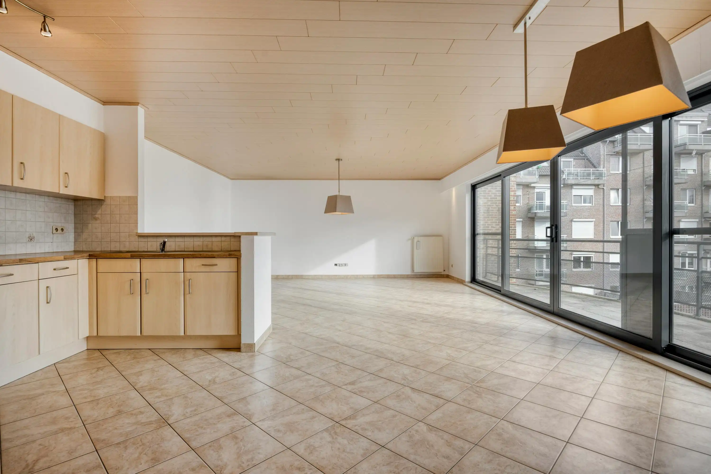Ruim appartement op een rustige locatie nabij het centrum van Hasselt met garagebox foto 3