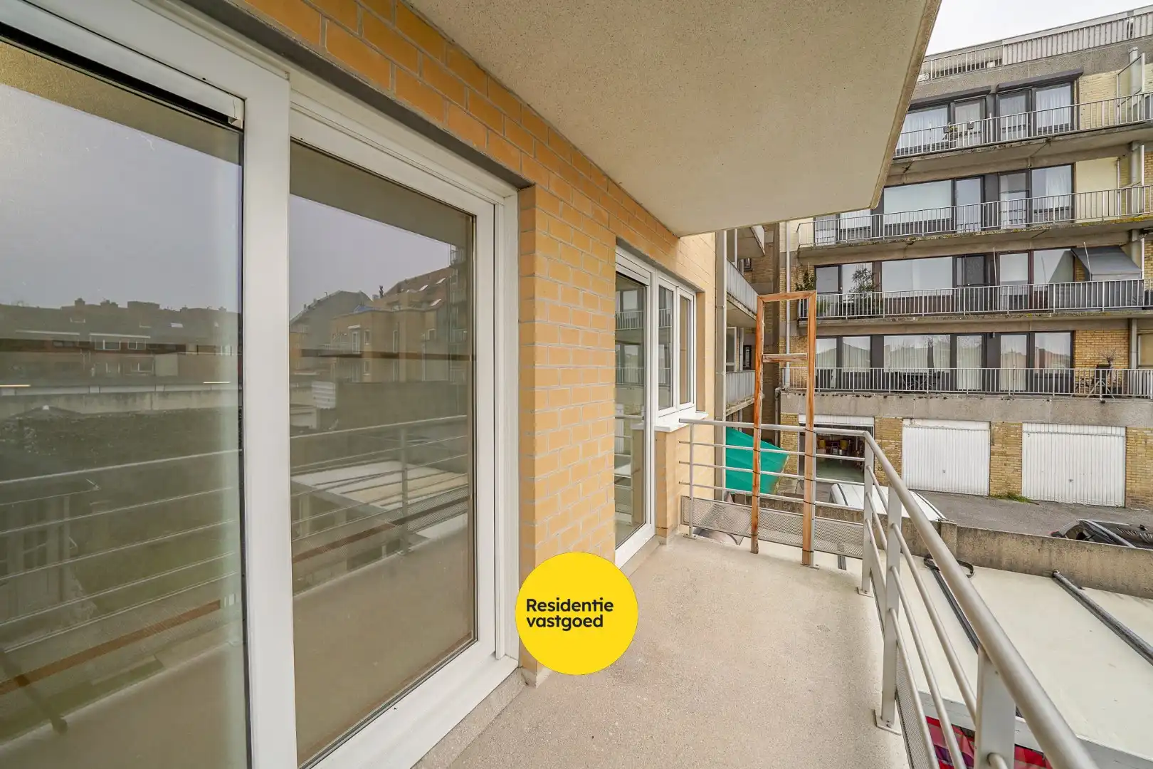 Instapklaar appartement met 2 terrassen te Mariakerke foto 17