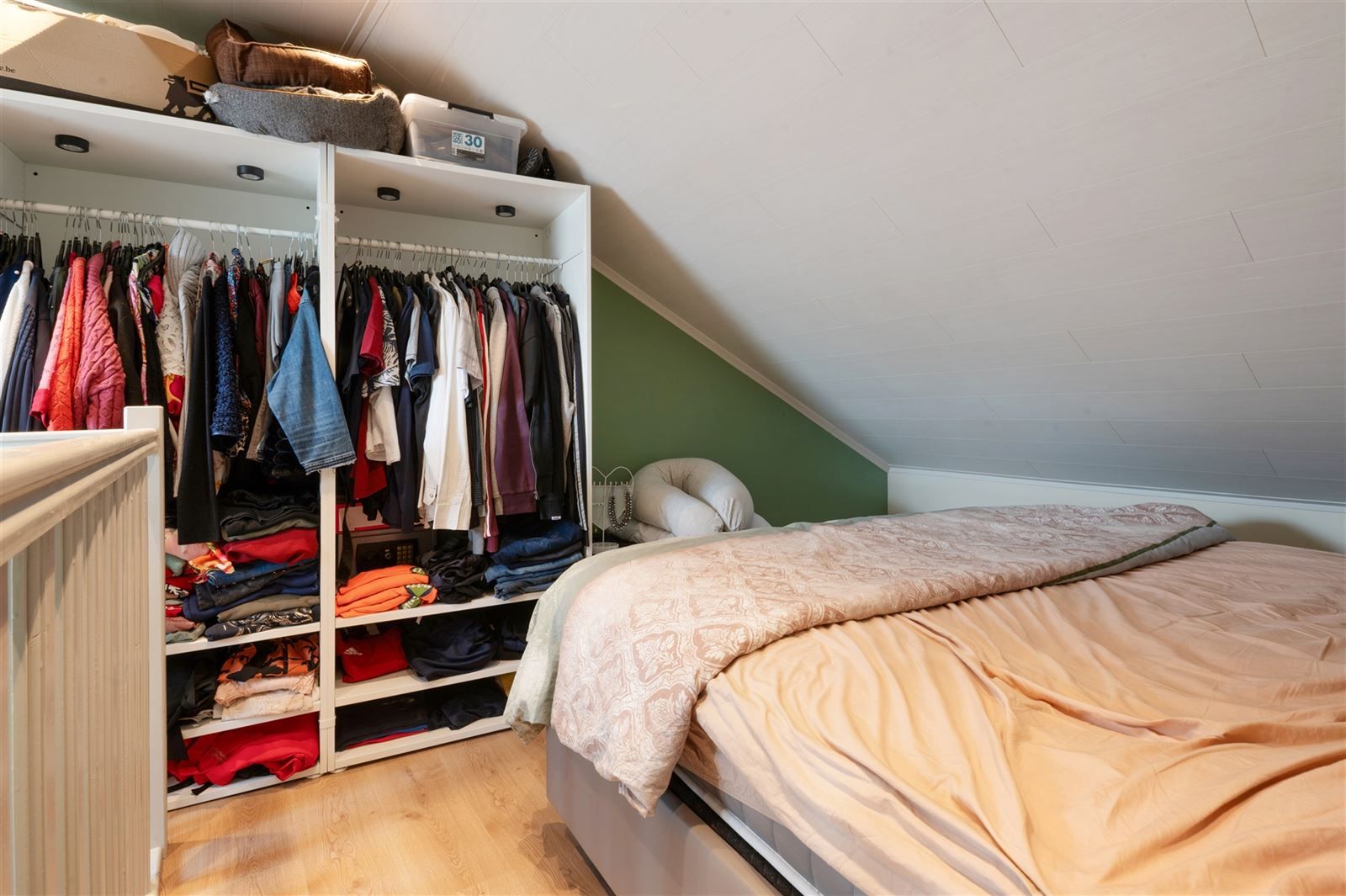 Instapklare rijwoning in rustige straat te Nieuwerkerken foto 17