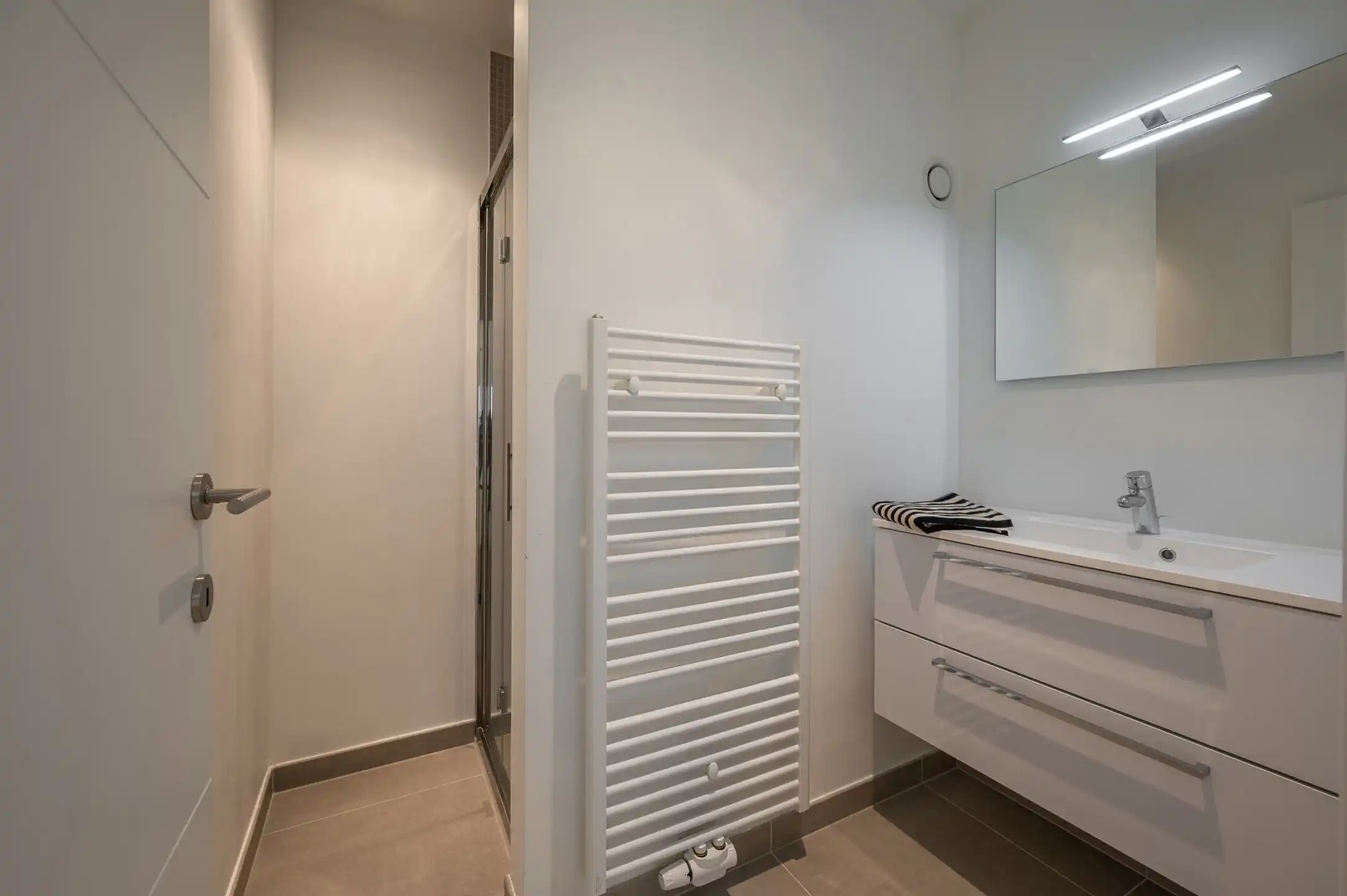 Prachtige, lichtrijke woning vlakbij het pittoreske Oosthoekplein in het Zoute op wandelafstand van de zee en het Zwin. foto 22