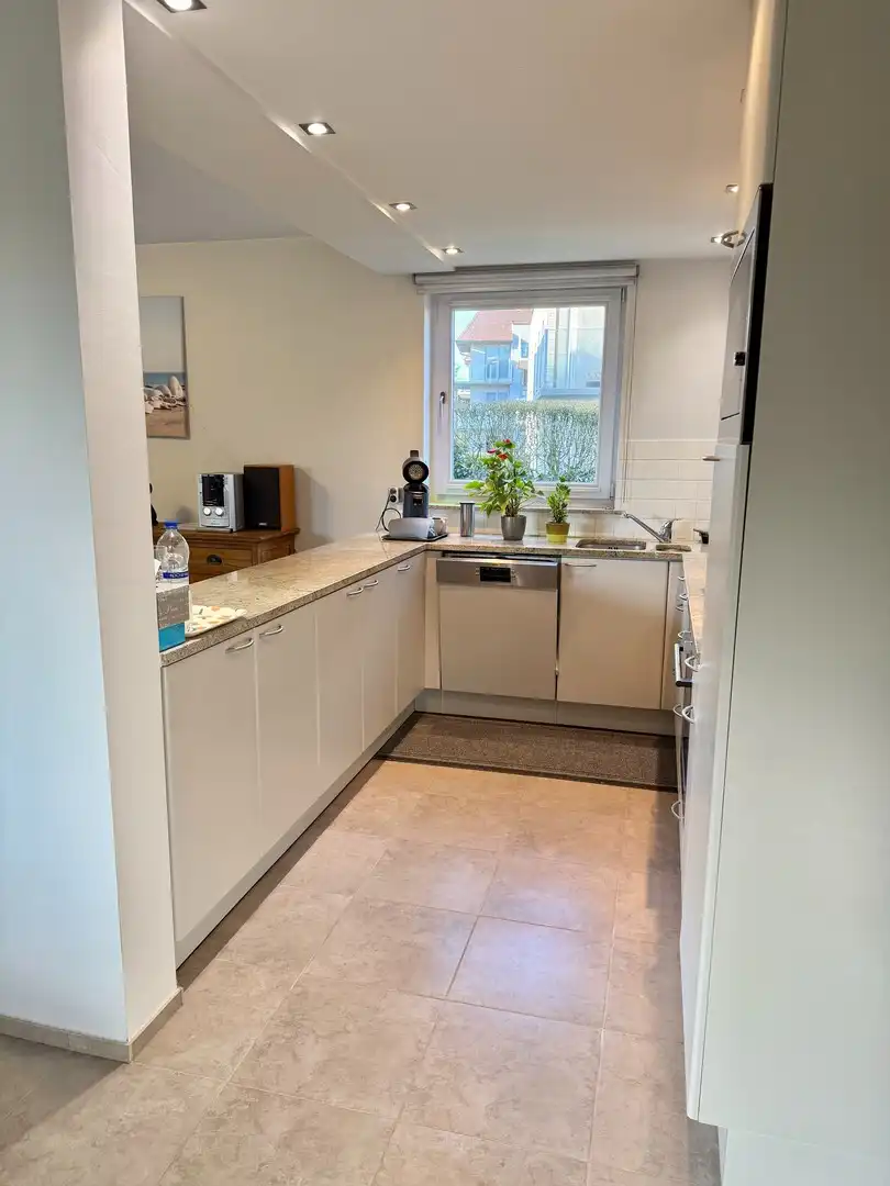 Ruim appartement met zonnig terras en tuintje. foto 6