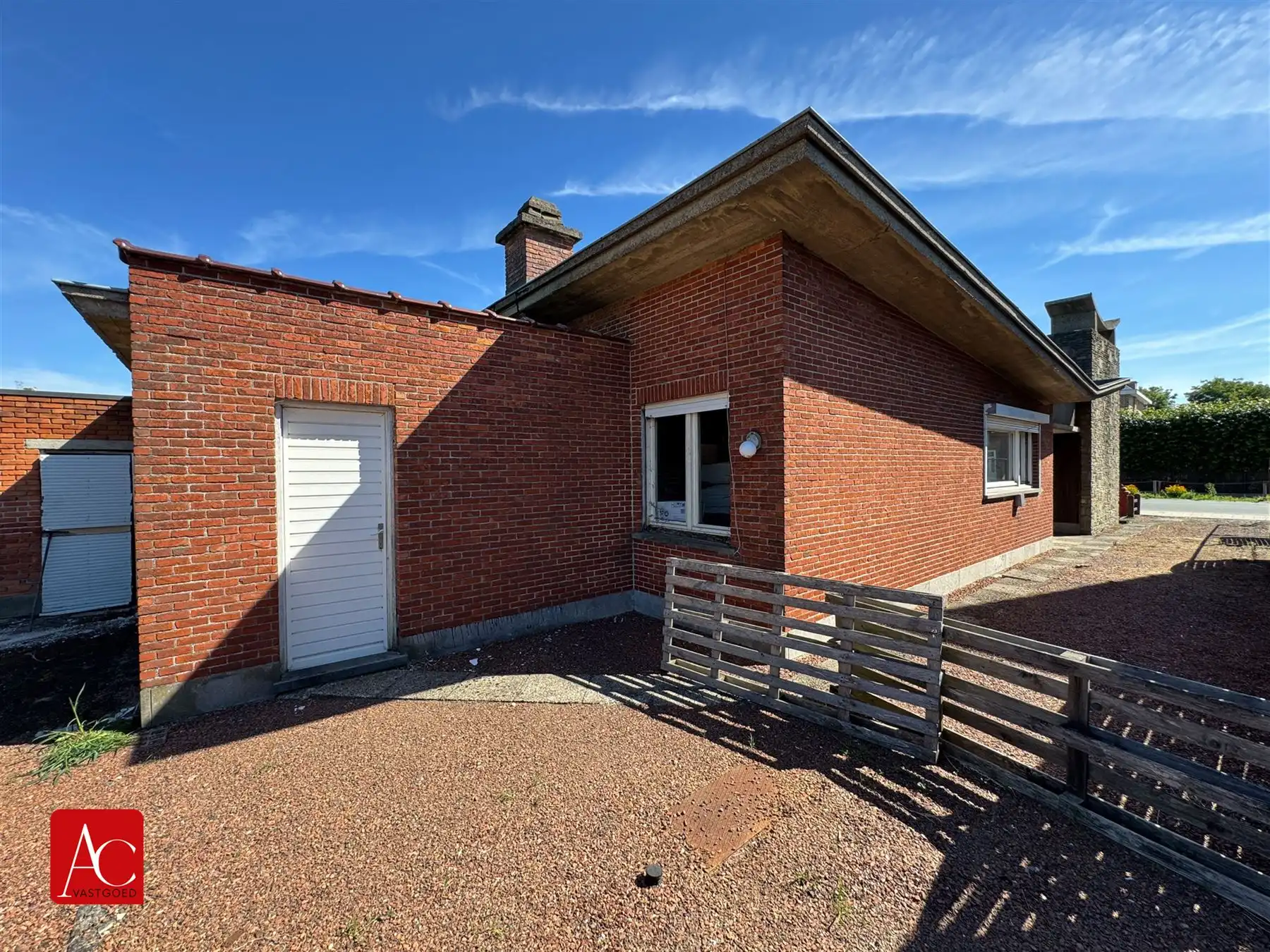 Renovatiewoning op ruim perceel foto 3