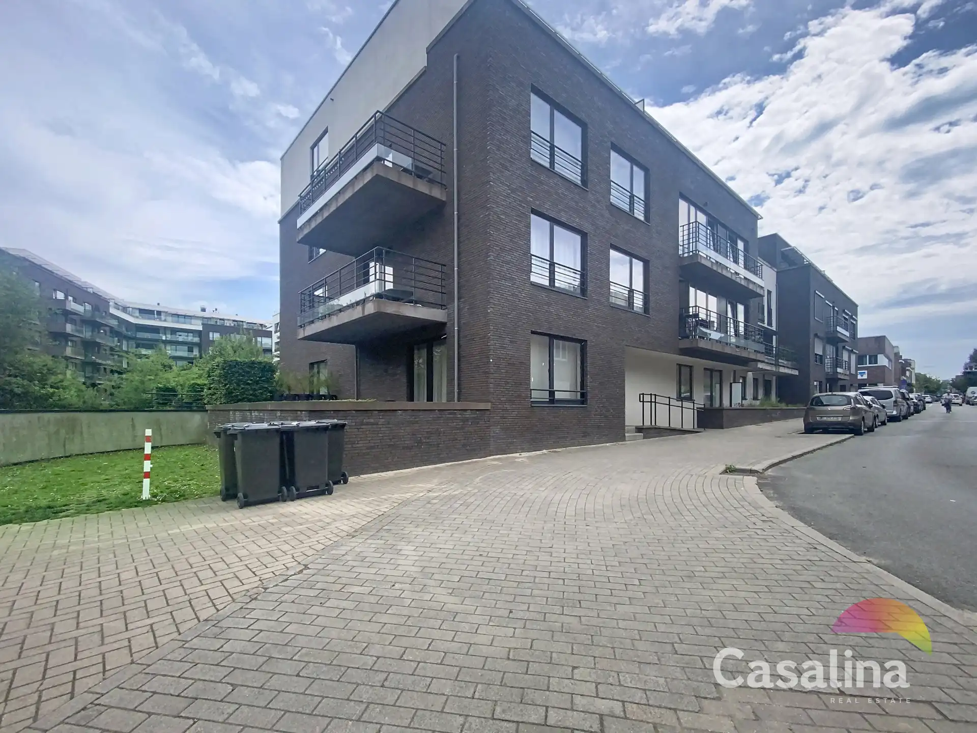 Casalina Real Estate - Binnenparkeerplaats voor één wagen. foto 4