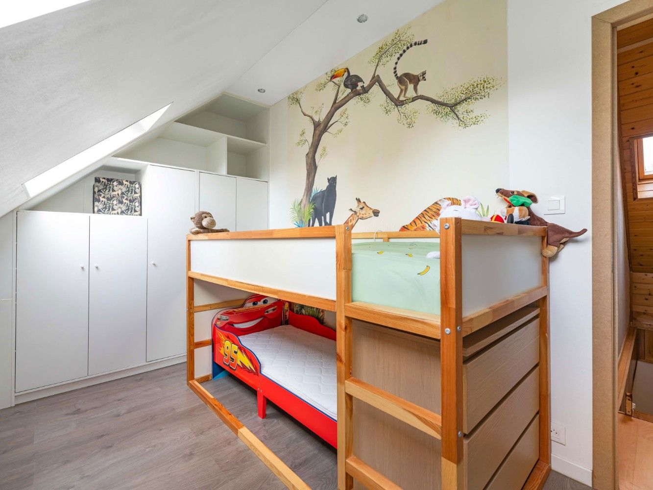 Instapklare woning met 2 slpk., garage en tuin foto 15