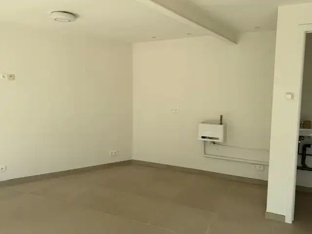 Goed gelegen Handelspand met garage/opslagruimte! foto 5
