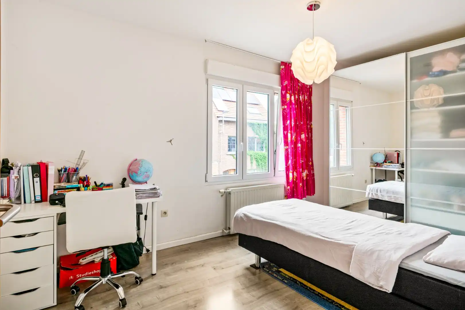 Instapklare woning met 5 slaapkamers en ruime garage op centrale ligging foto 14