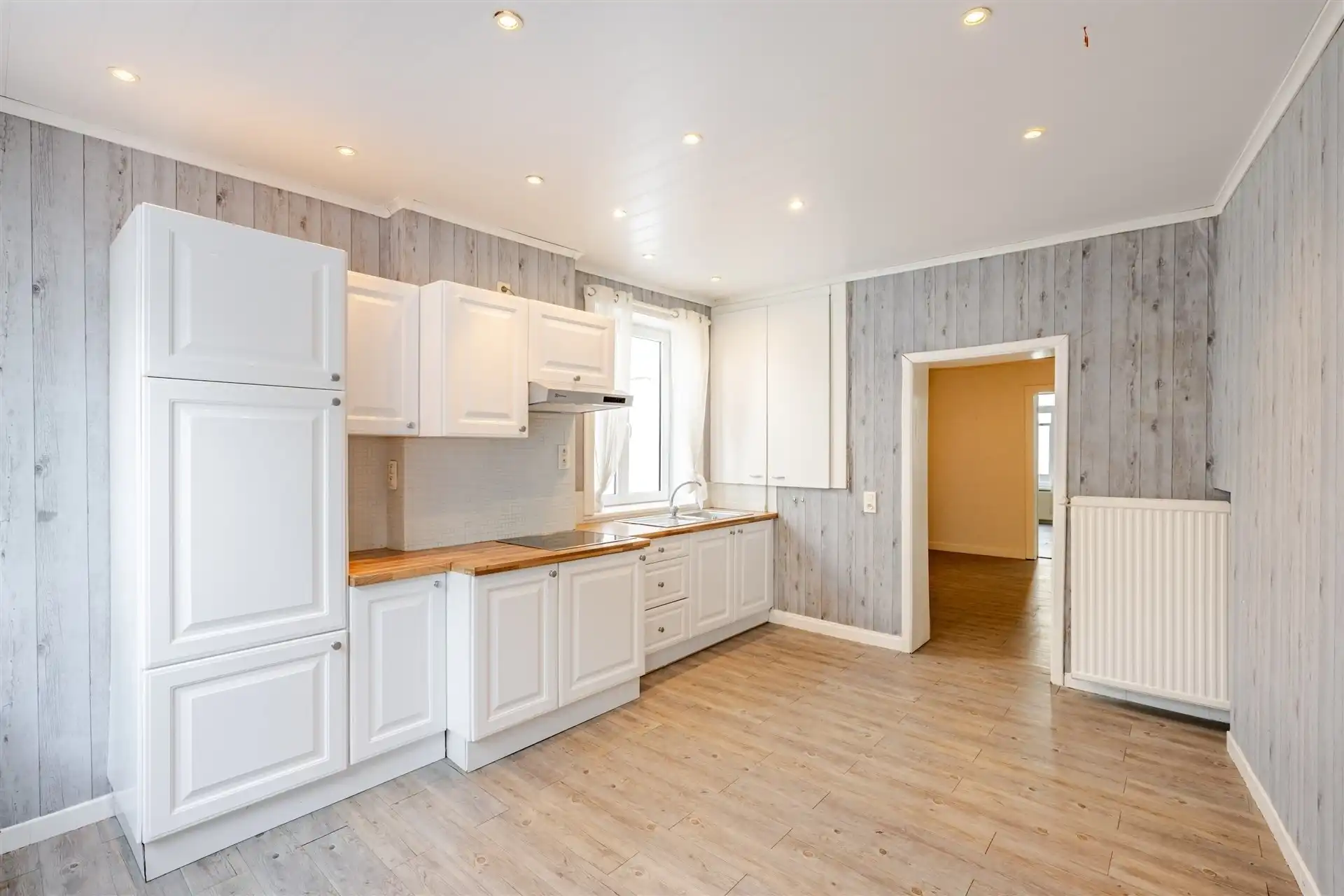 Goed gelegen, deels, te renoveren woning, centrum Asper(Gavere) foto 14