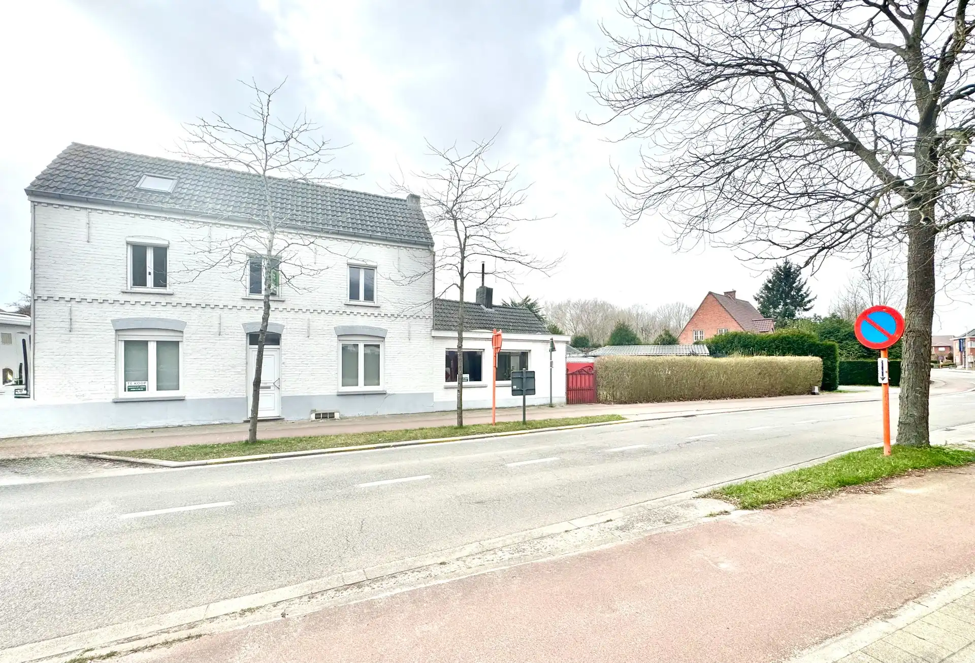 Hoofdfoto van de publicatie: HALFOPEN WONING | 3 SLPKS | TUIN | GARAGE | 248 M²