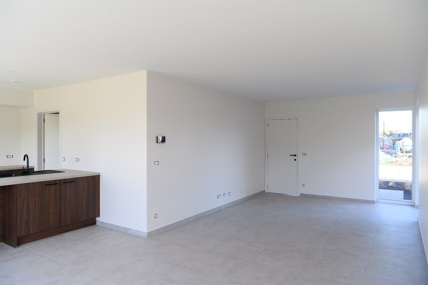 INSTAPKLARE NIEUWBOUWWONING MET 3 SLPKS | GARAGE EN TUIN foto 2