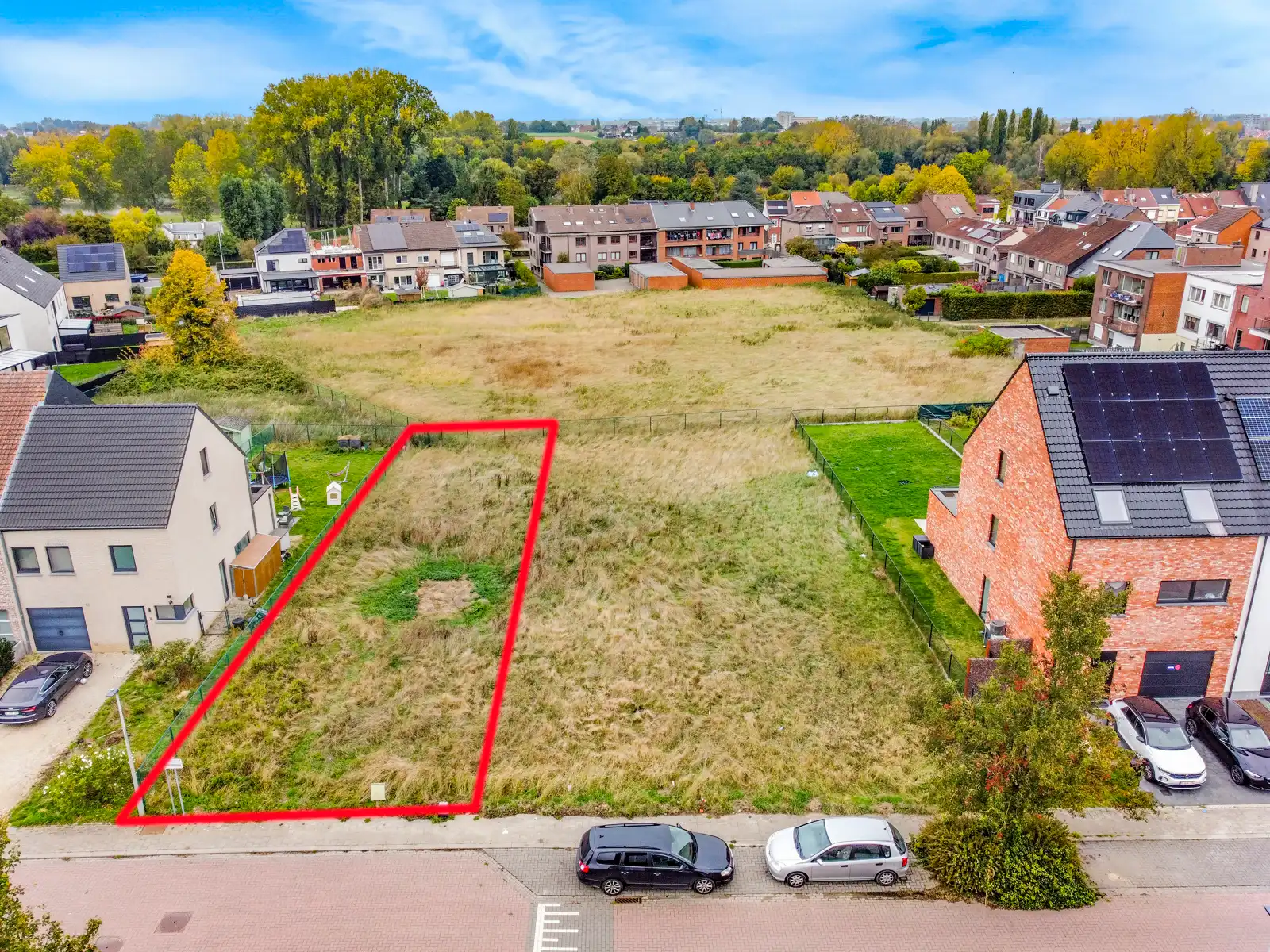 OPTIE Perceel bouwgrond HOB in doodlopende en residentiële straat foto {{pictureIndex}}