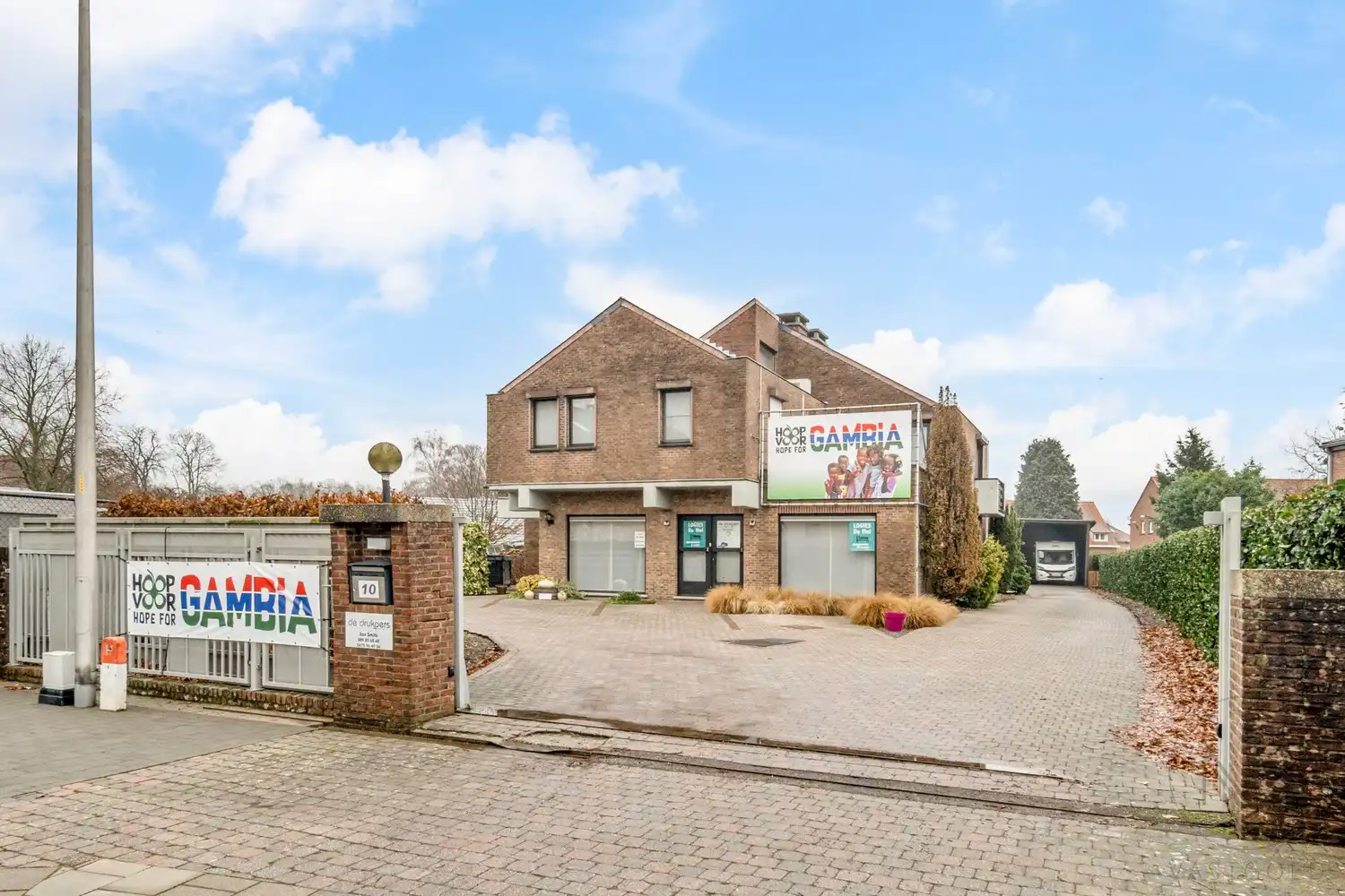Woning met veelzijdig commercieel gebouw  op goede locatie in Driehoeven foto 2