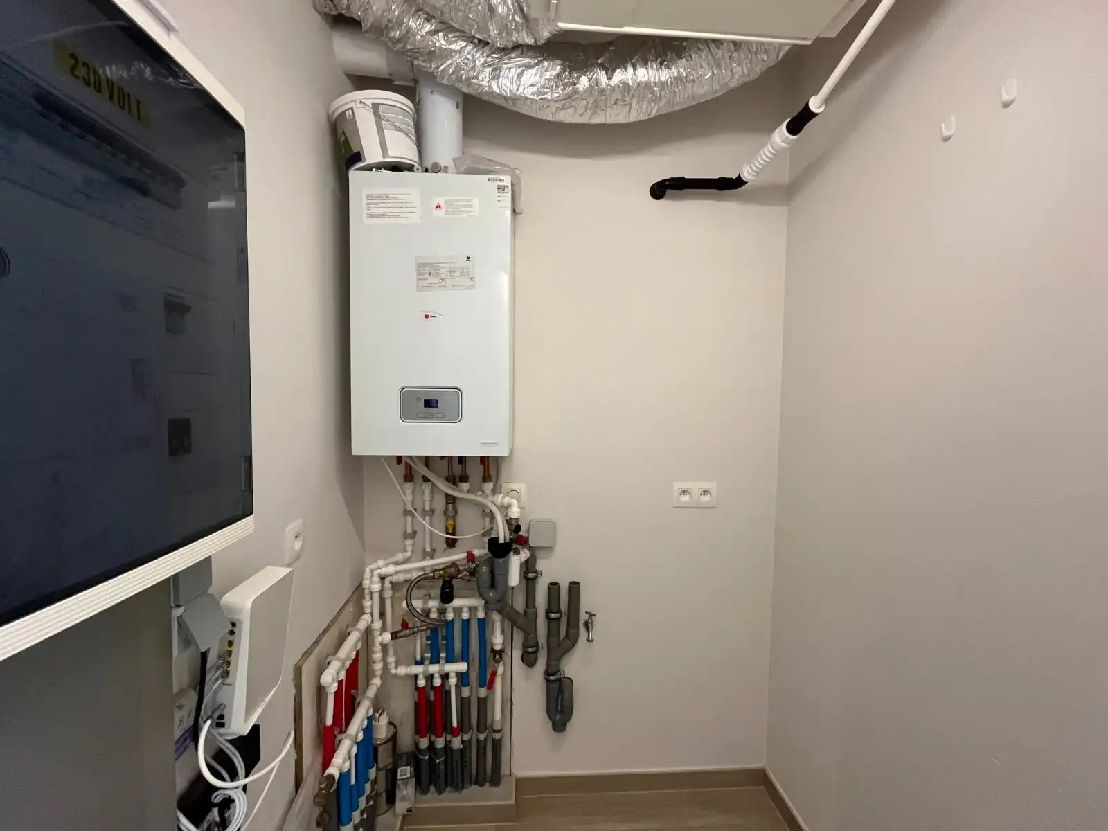 Gezellig en lichtrijk appartement met 2 slaapkamers, terras en staanplaats in hartje Waregem foto 15