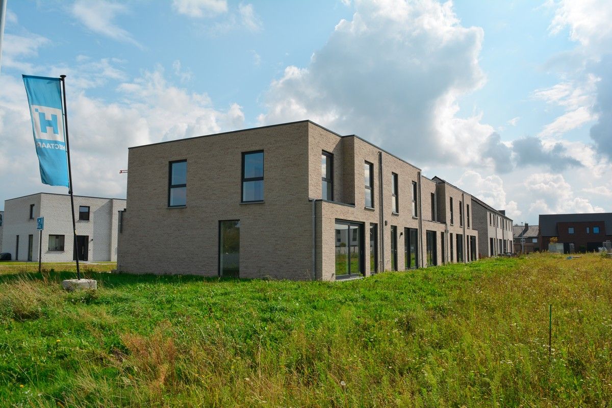 Instapklare nieuwbouwwoning met zonnige tuin te Roeselare foto 2