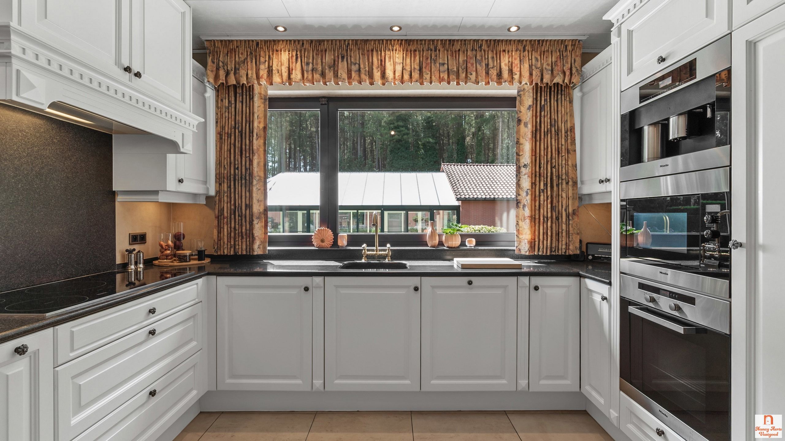 Luxueuze villa met overdekt zwembad, bos en weiland foto 11