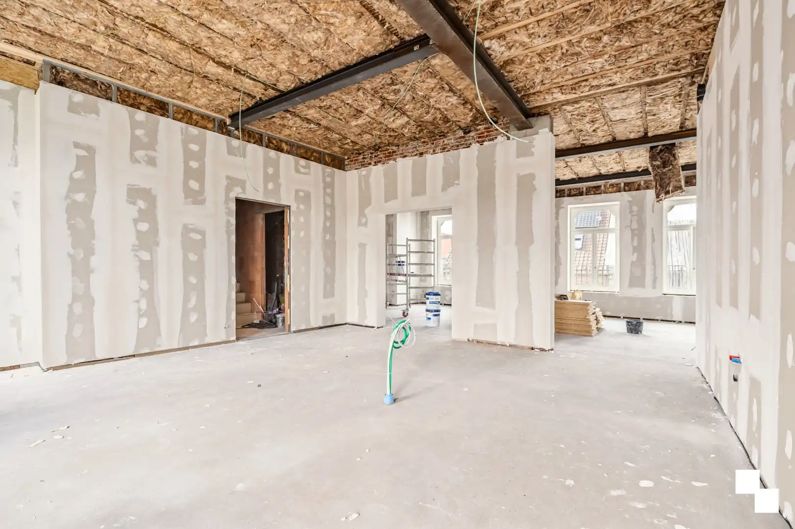 Luxueus appartement met ruim terras in hartje Izegem foto 16