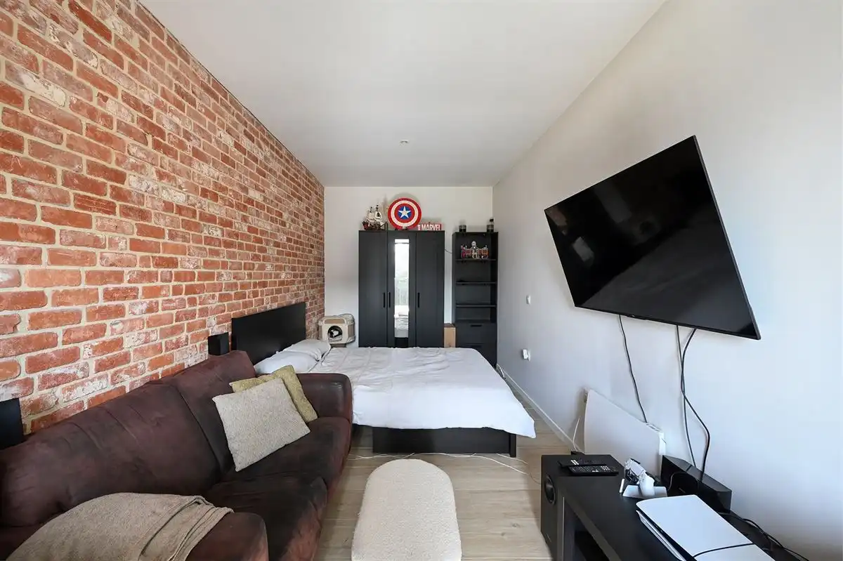 Geheel gerenoveerde woning met leuke tuin en grote garage foto 23