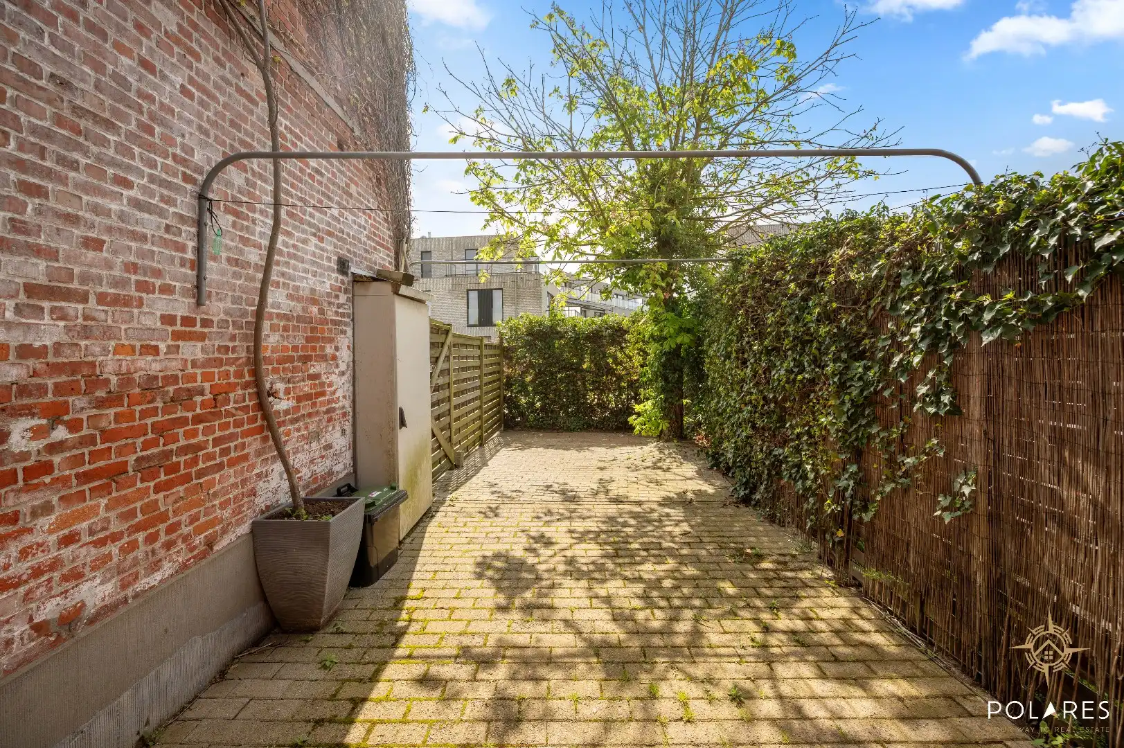 Charmant en instapklaar gelijkvloers appartement met koer en autostaanplaats foto 13