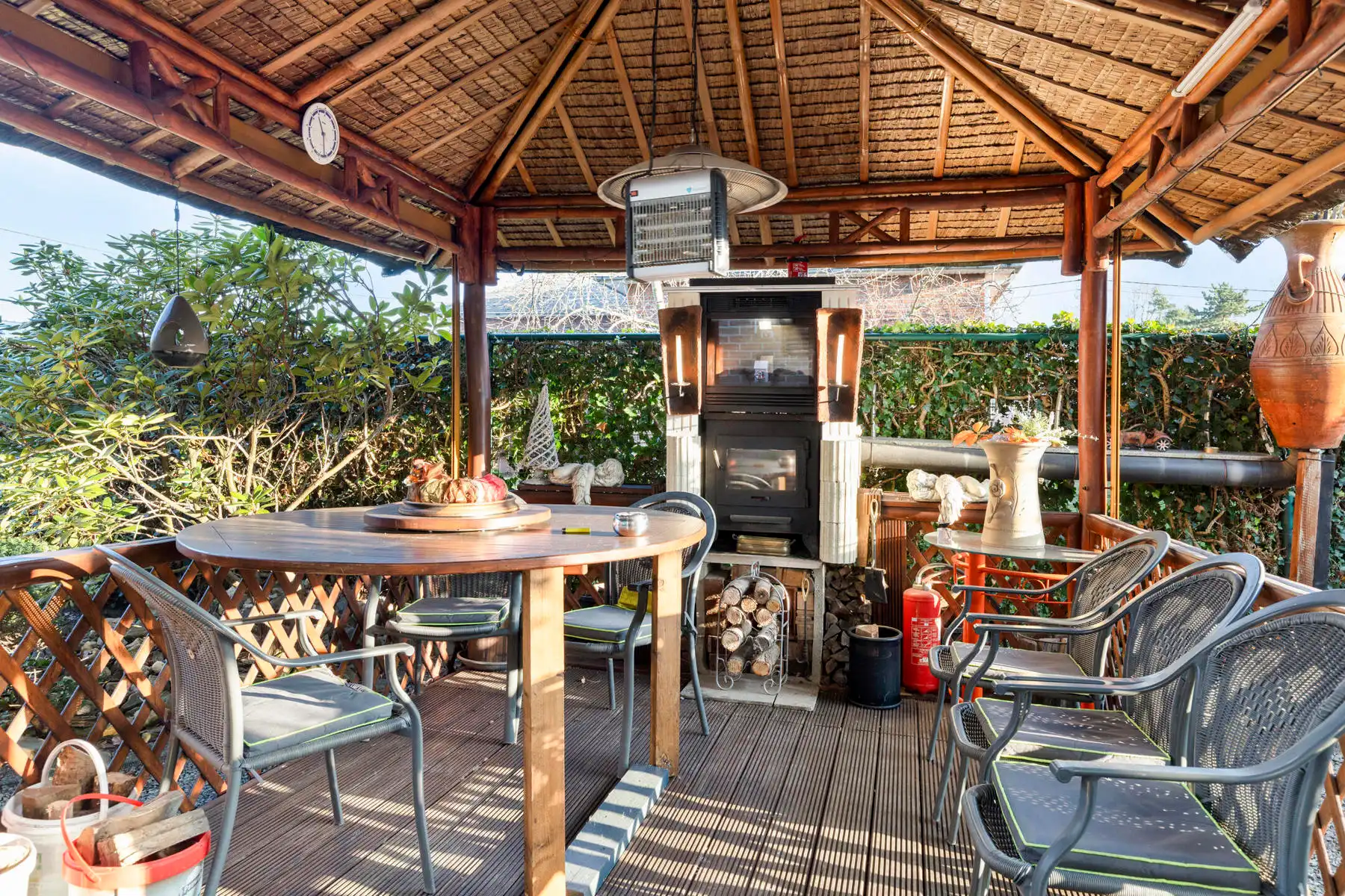 Prachtig alleenstaand 2-slaapkamer appartement met carport. foto 35