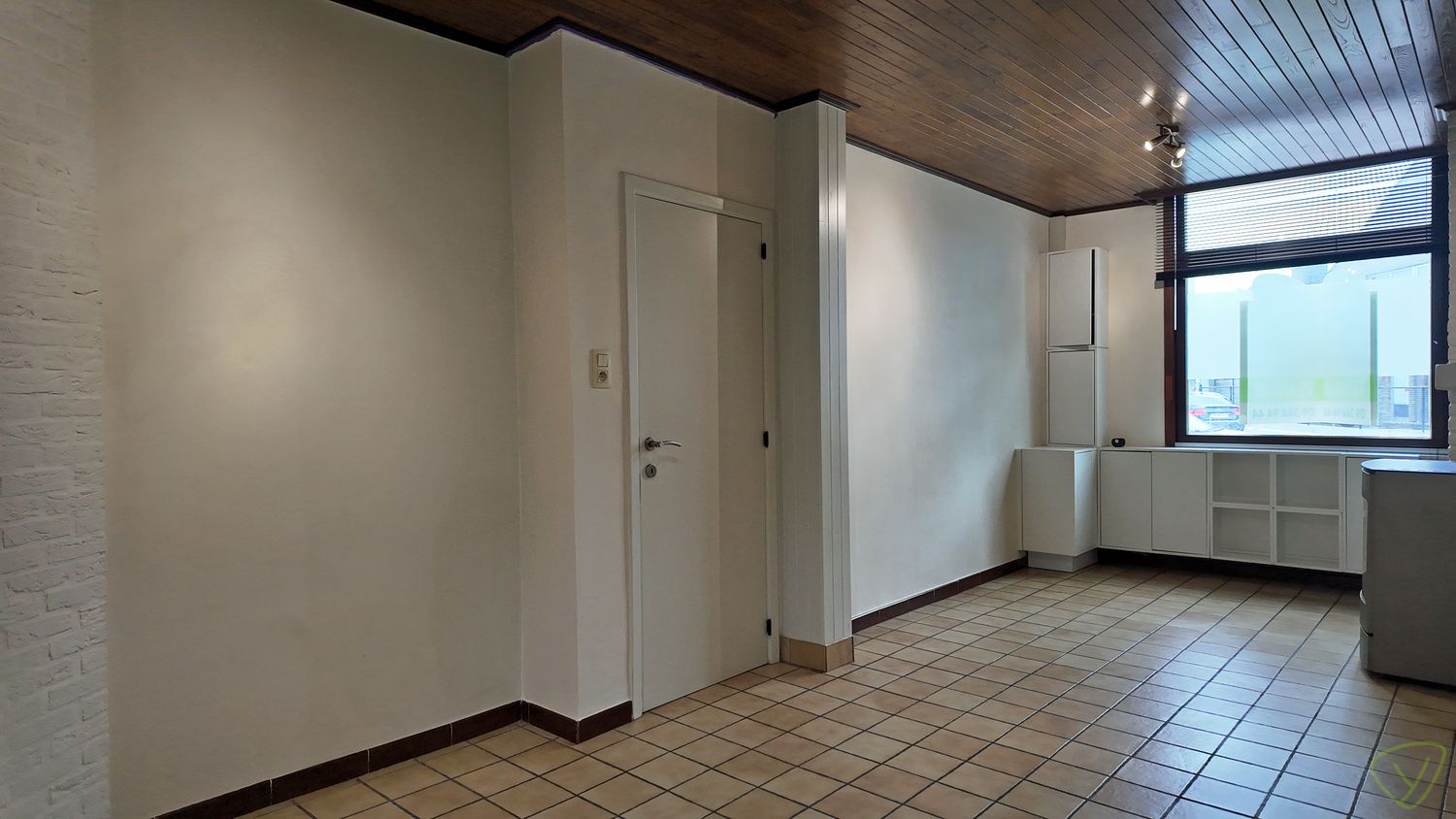 Gezellige stadswoning te huur met ruime garage en parking! foto 3