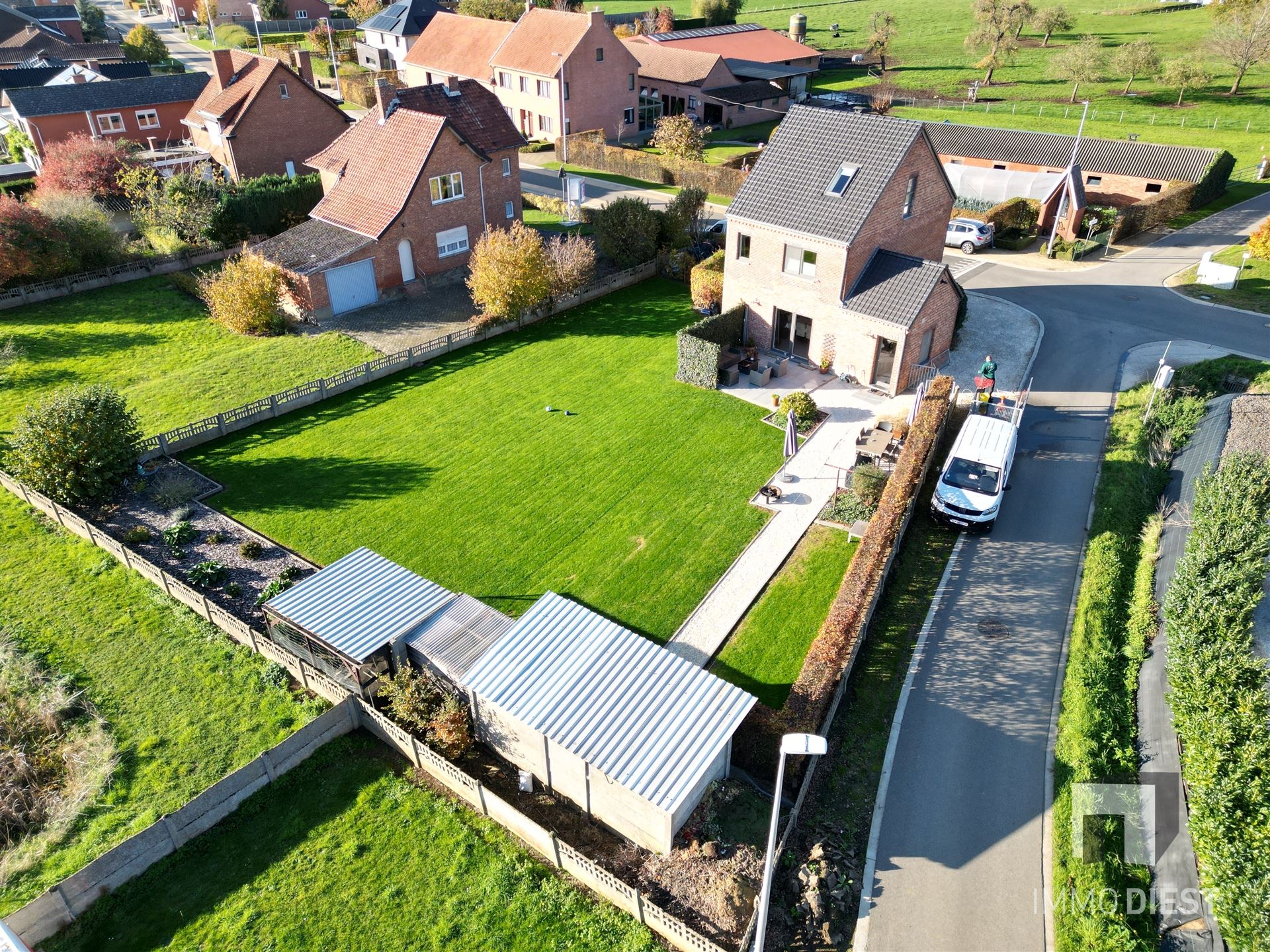 Instapklare woning met 3 slaapkamers en zonnige tuin foto 2