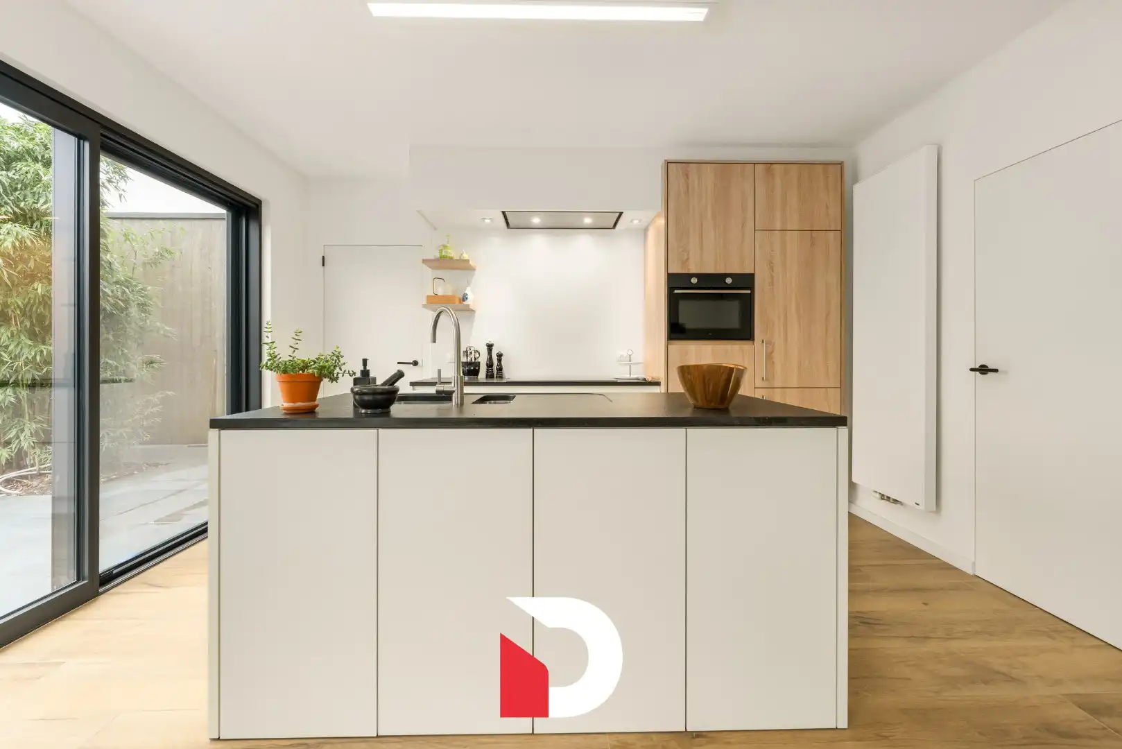 Ruime en volledig instapklare halfopen woning met praktijk op 960 m² grond foto 10