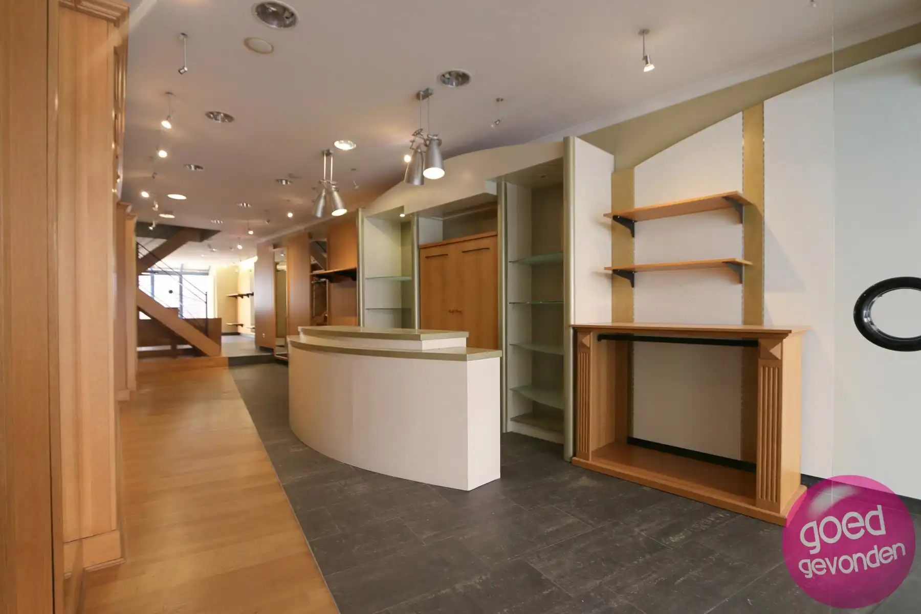 HANDELSHUIS - VEEL PASSAGE - INSTAPKLAAR - 2 à 3 SLK - KOER foto 7