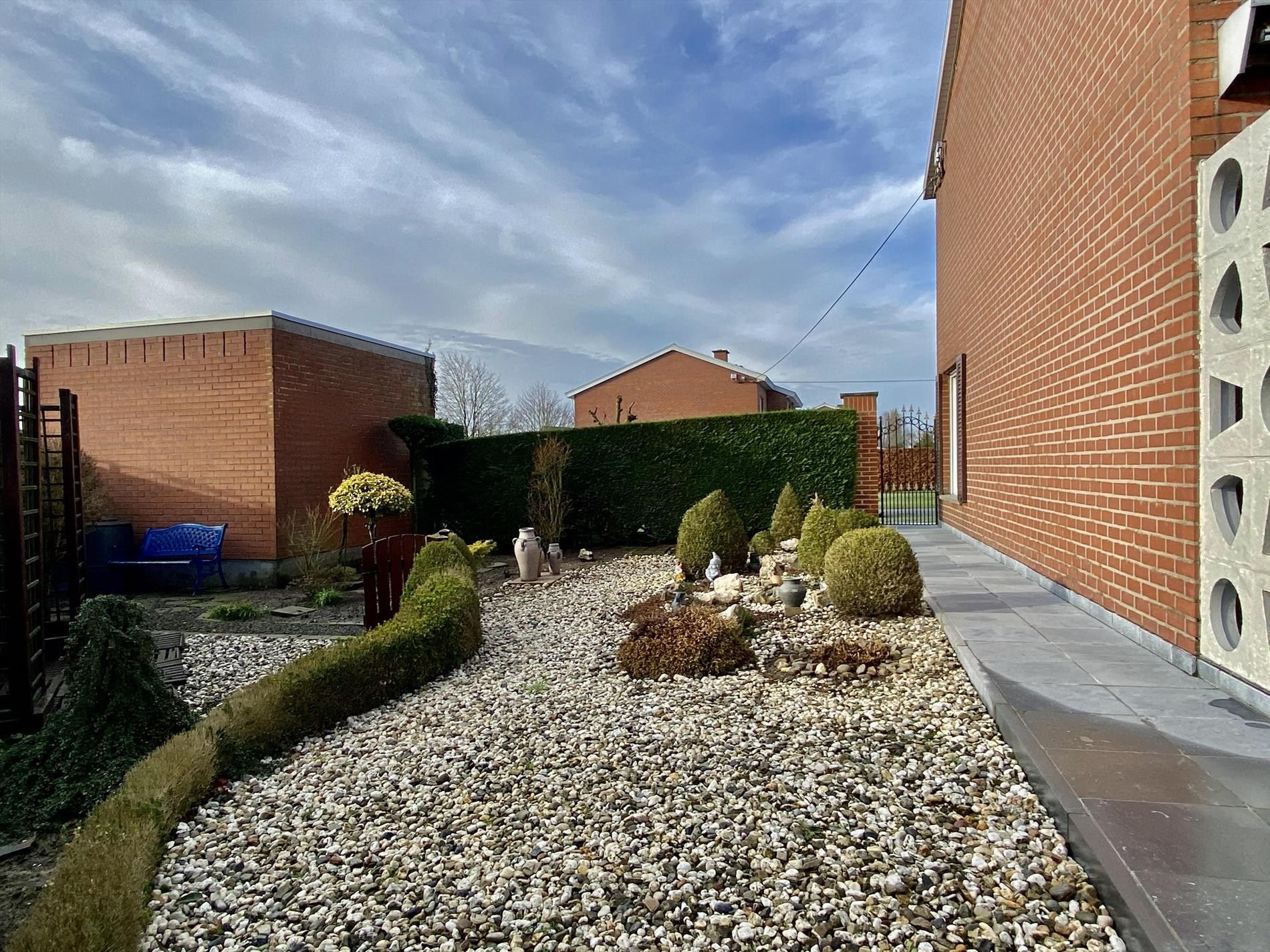 Halfopen woning in rustige buurt met 4 slaapkamers, tuin, garage. foto 15