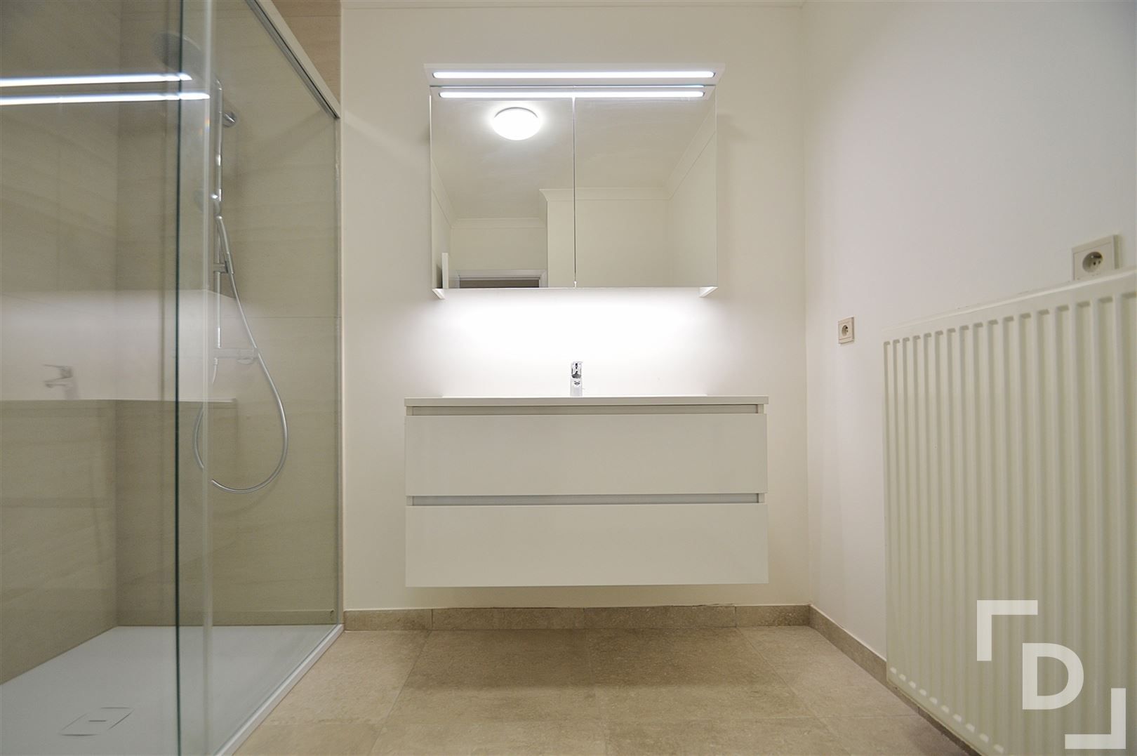 Ruim appartement te huur op centrale locatie te Ieper foto 8