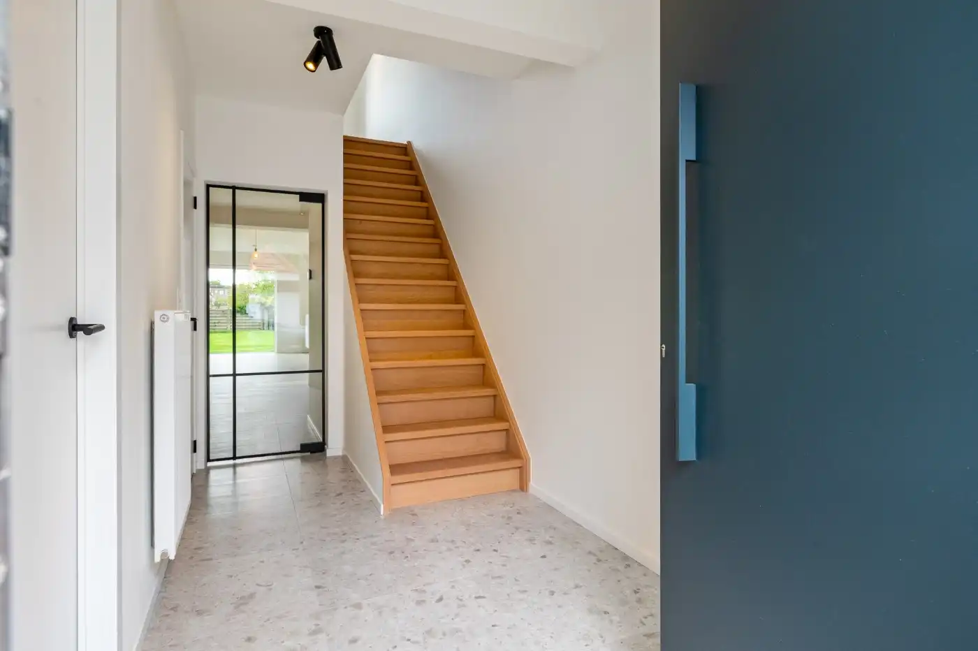 Volledig gerenoveerde, instapklare woning met 3 slpk. en grote tuin foto 9