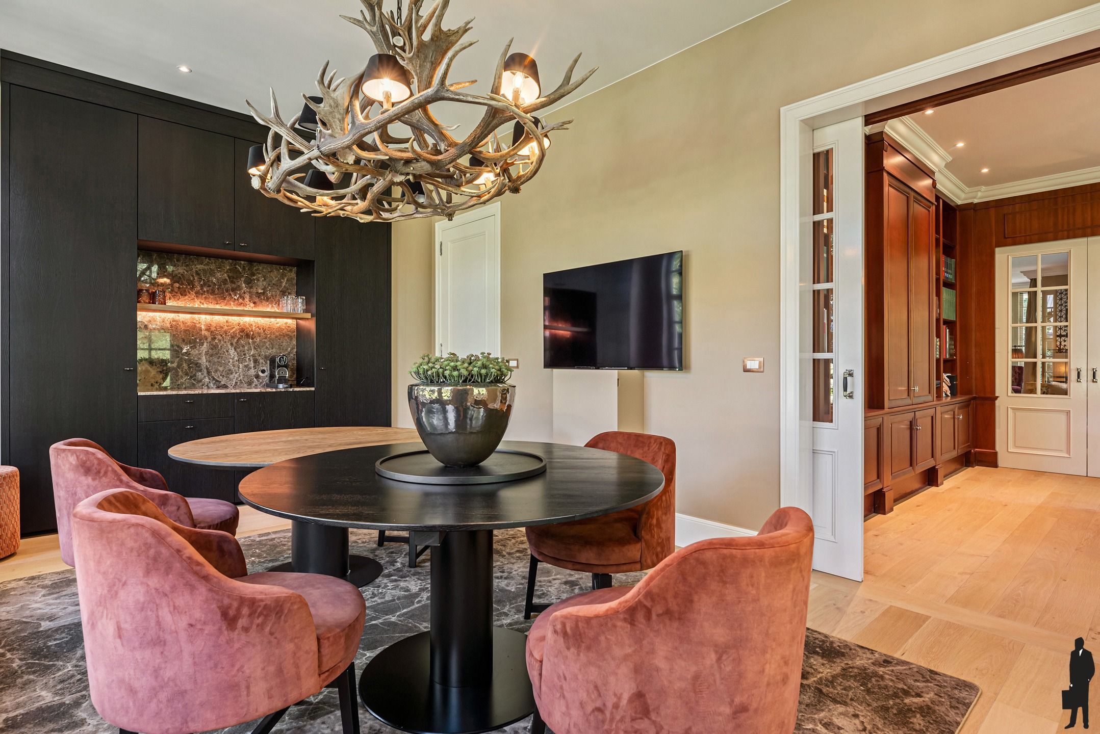 Rietgedekte en tot in de puntjes afgewerkte klassevilla foto 7