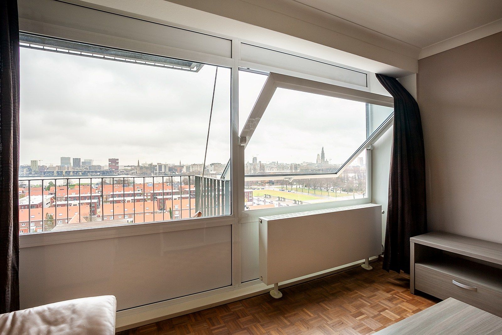 1-slaapkamer appartement op de 11de verdieping foto 4