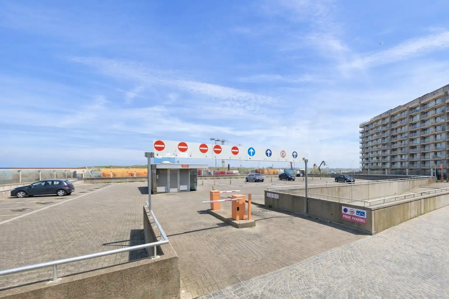 Op te knappen appartement met zongericht terras nabij de zee en Havengeul. foto 10