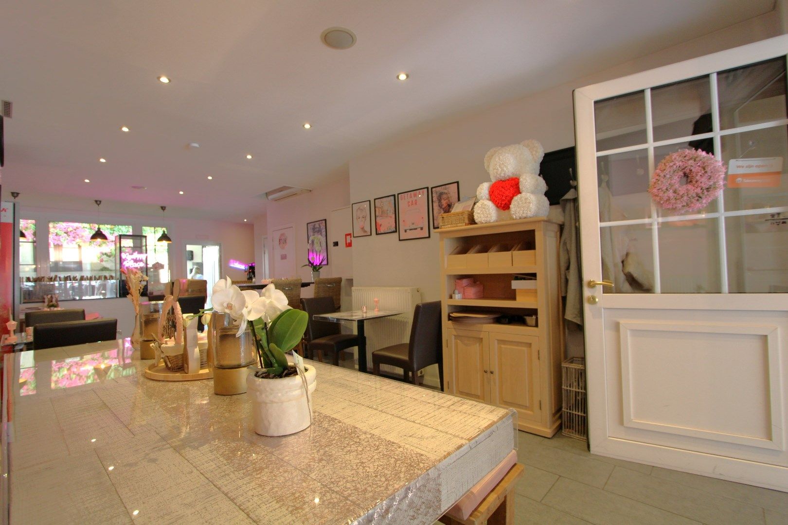 Te huur Lippenslaan 27 (horeca of winkel) foto 6