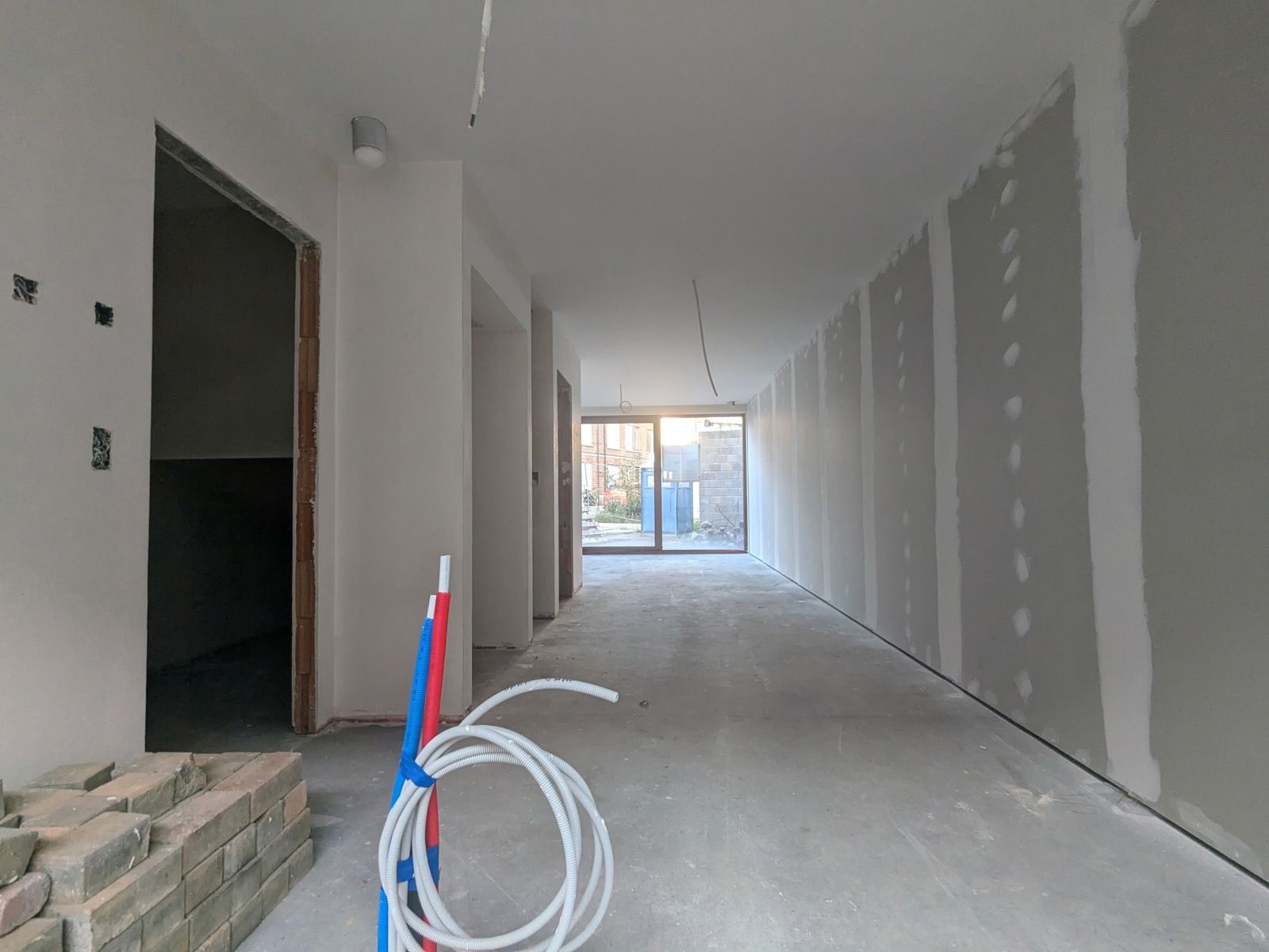 Nieuwbouw duplex met grote ramen en tuintje 6% BTW mogelijk! foto {{pictureIndex}}