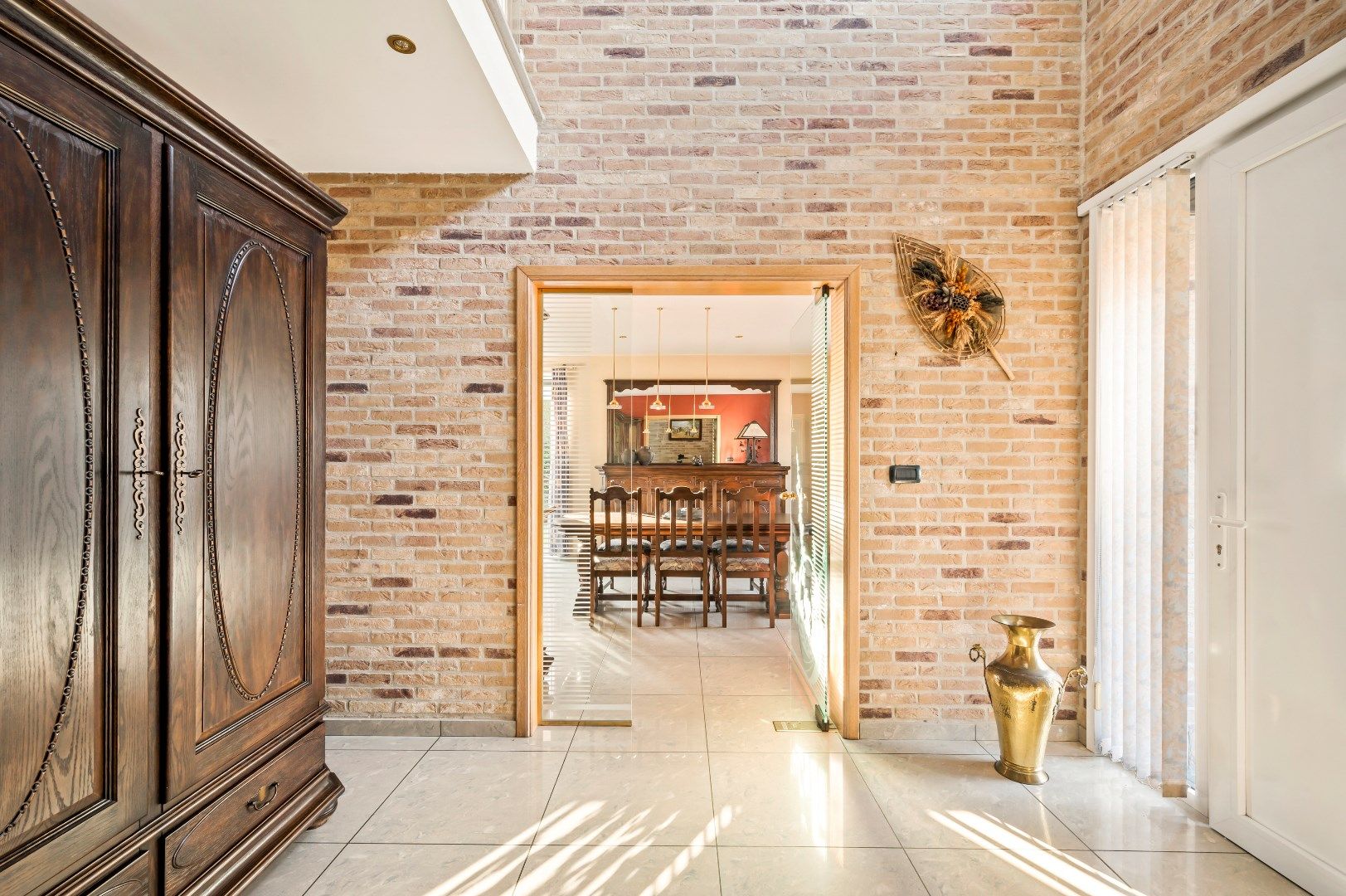 Riante villa met 3 slaapkamers, tuin en ruime garage. foto 3