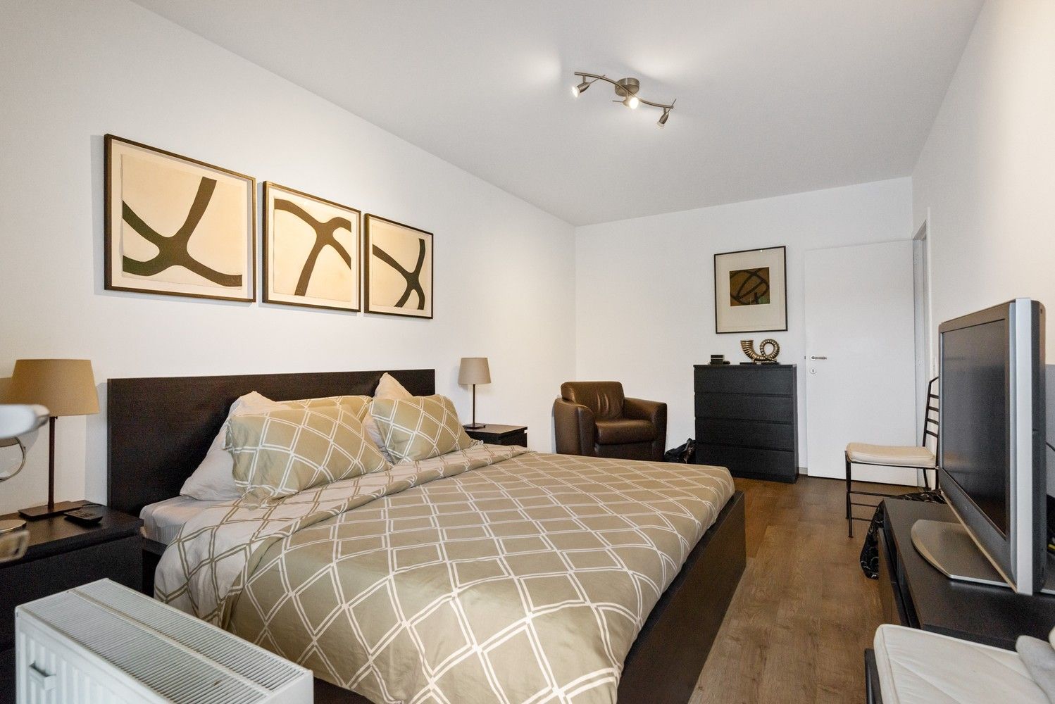 Instapklaar 3SLPK appartement met 2 terrassen en garagebox in Berchem! foto 14
